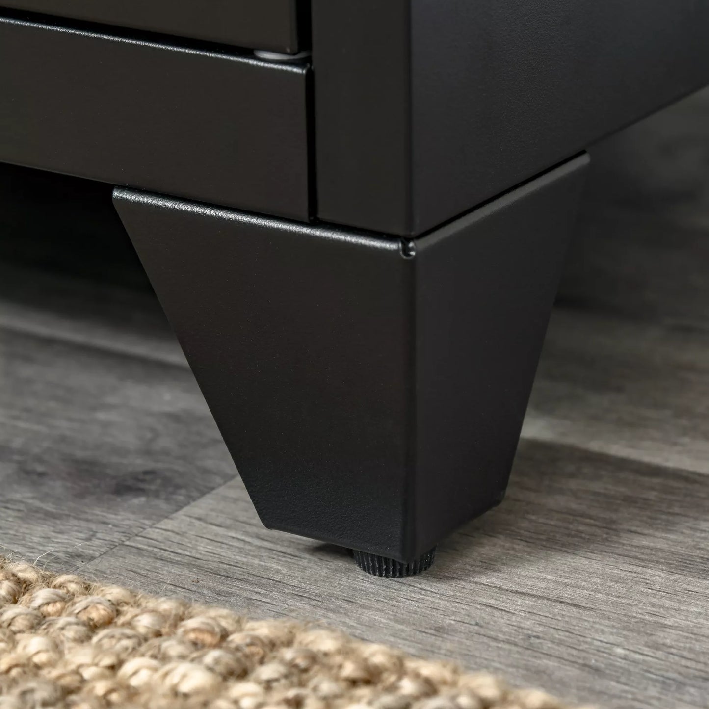 Naktinis staliukas, pagalbinis staliukas su reguliuojama lentyna, durelėmis, naktinė spintelė miegamajam, svetainei, metalinis, juodas, 50 x 40 x 47,5 cm