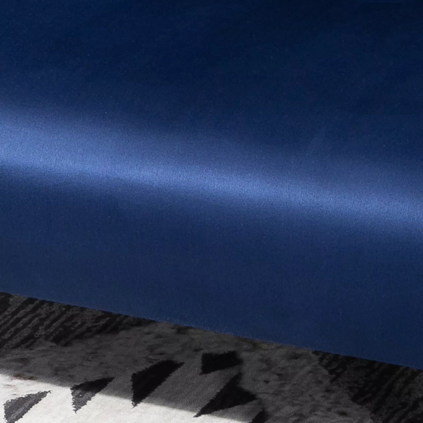 Miegamoji sofa, 5 padėčių reguliuojama, dirbtinio zomšo, metalinis rėmas, su pagalvėlėmis, tamsiai mėlyna