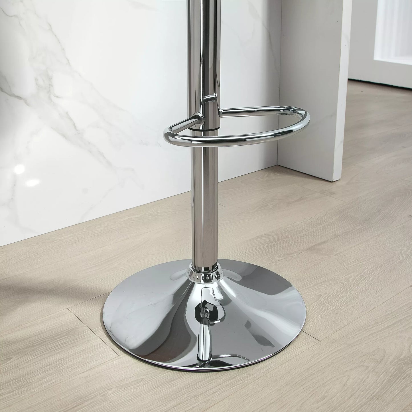 2 vnt. baro kėdžių rinkinys, pasukamos, su atlošu, reguliuojamo aukščio, atlaiko iki 120 kg, 42 x 38 x 82–104 cm, juodos spalvos