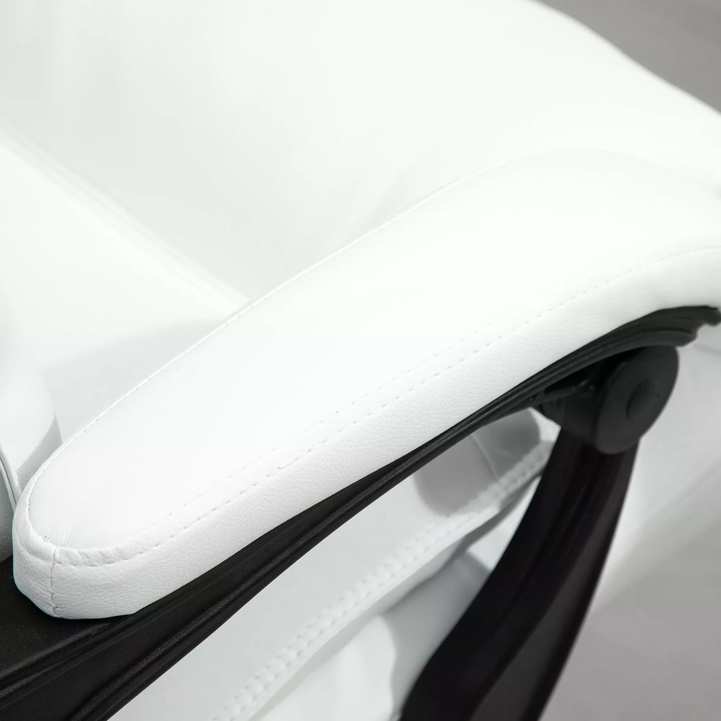 Ergonomiška biuro kėdė su atlošimo funkcija, aukščio reguliavimu ir kojų atrama, paminkštinta, atlaiko iki 135 kg, 66 x 72 x 122-130 cm, balta