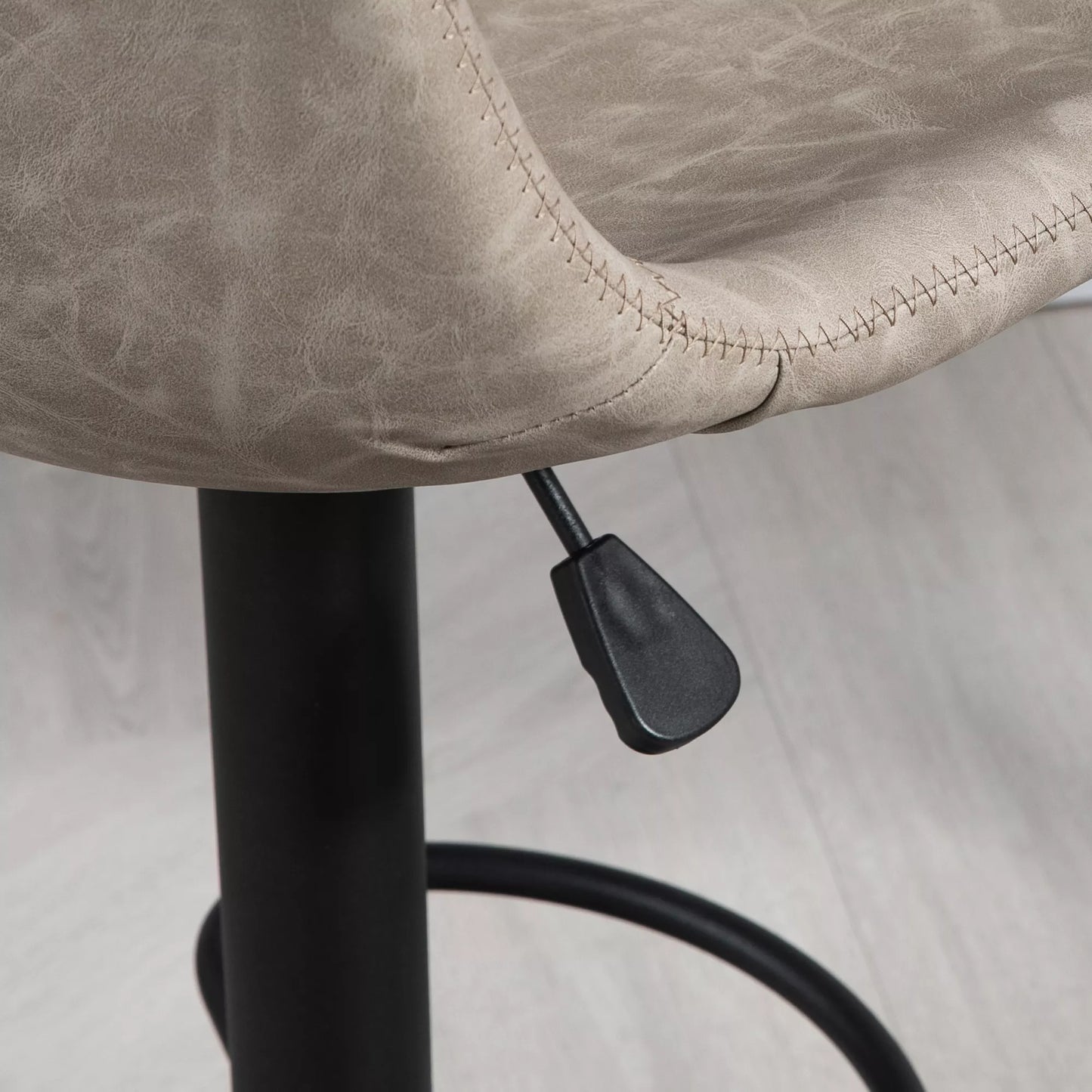 Baro taburetės 2 vnt. komplekte, Retro dizainas, reguliuojamas aukštis, sukamos, dirbtinė oda, 42 x 48 x 91-112 cm, smėlio