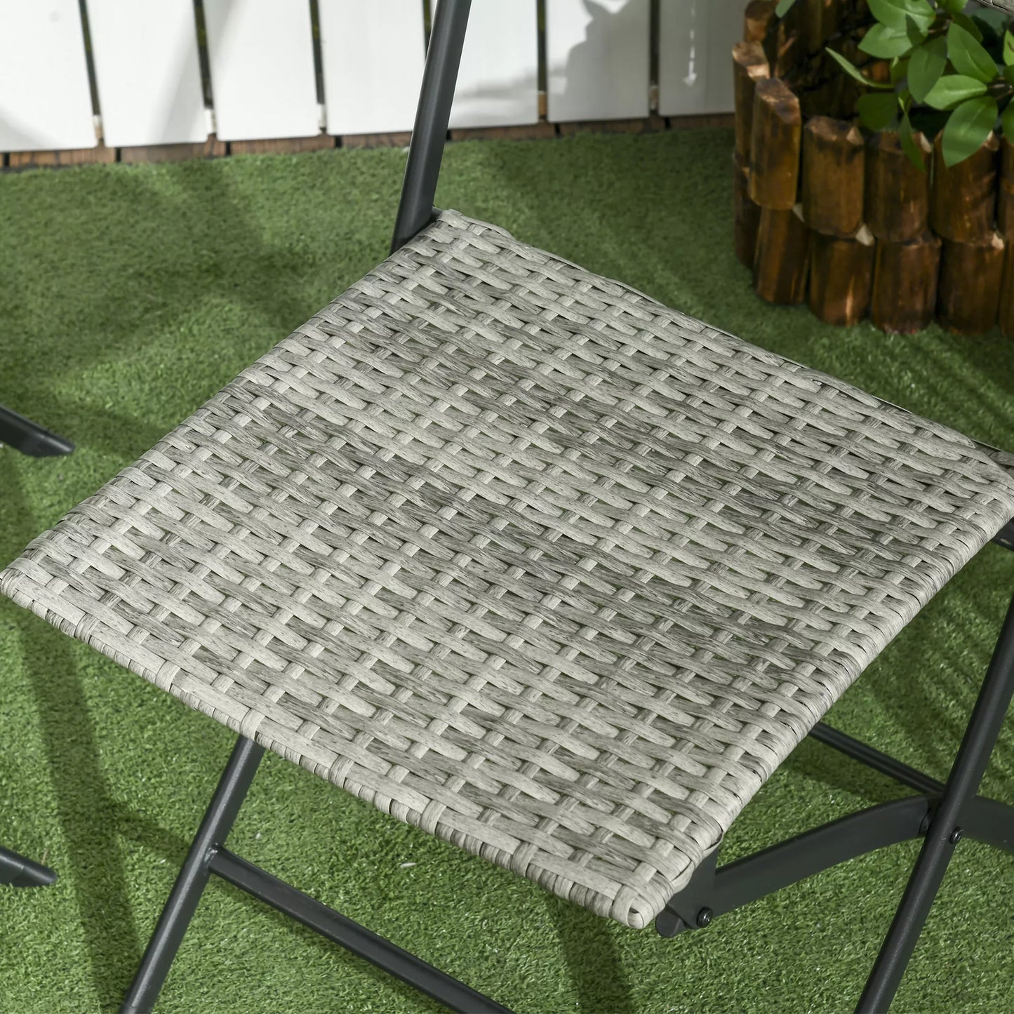 Outsunny 3 dalių sodo baldų komplektas, 2 sulankstomos kėdės, 1 sulankstomas stalas, rotango imitacija, metalinis rėmas, šviesiai pilkas