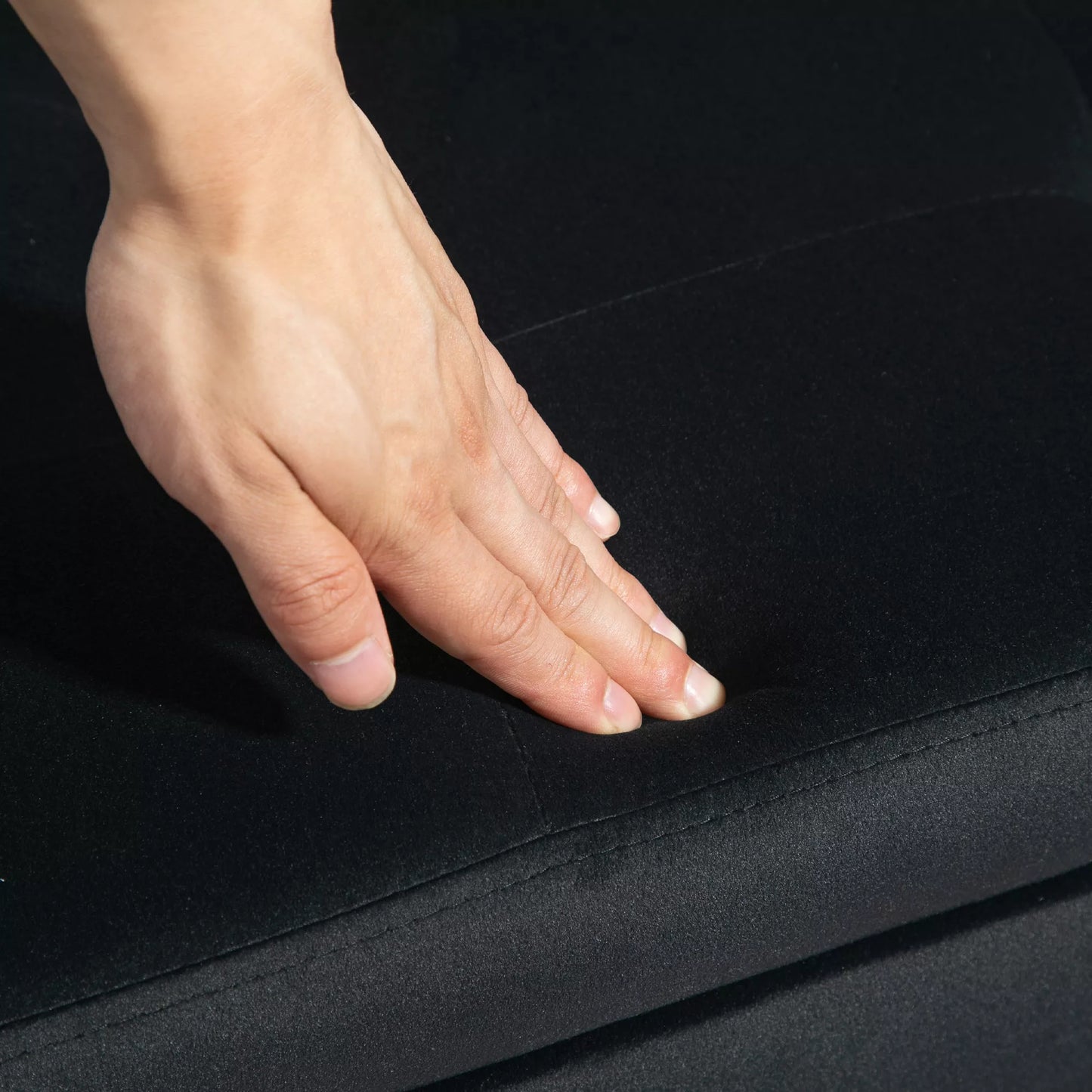 Sėdynė su daiktadėže ir porankiais, skrynios tipo suolas, aksominis poliesteris, guminės medienos, tamsiai pilka, 107 x 42 x 65 cm