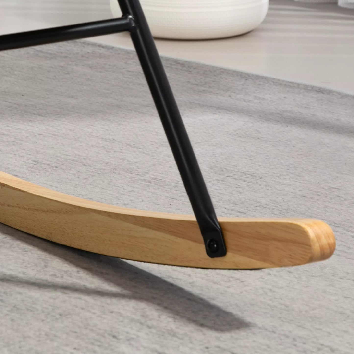 Supama kėdė, minkštas aksomo išvaizdos apmušalas, su juosmens pagalvėle, atlaiko iki 120 kg, 67 x 85 x 112 cm, kreminės baltos spalvos