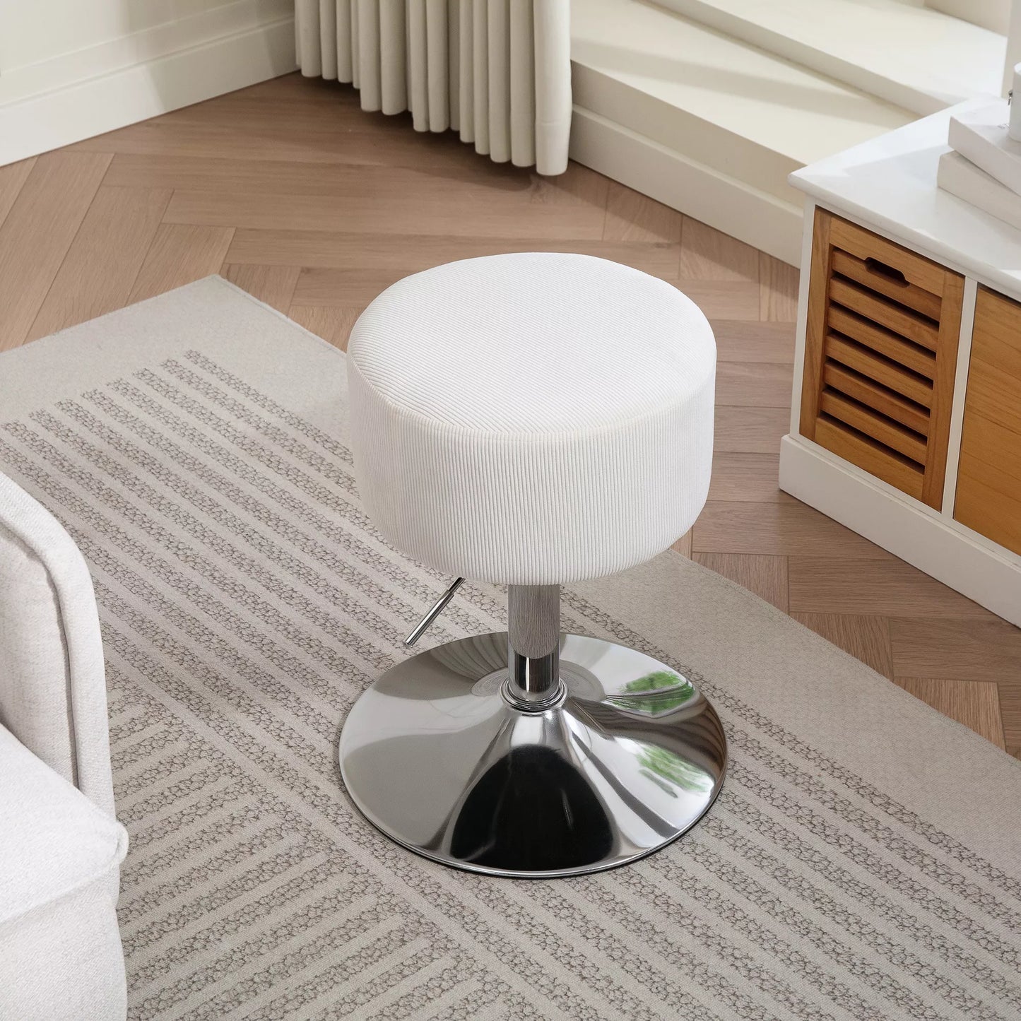 Baro kėdė, minkšta baro kėdė su metaliniu rėmu, kordoinės išvaizdos, reguliuojamo aukščio, 360° besisukanti balta