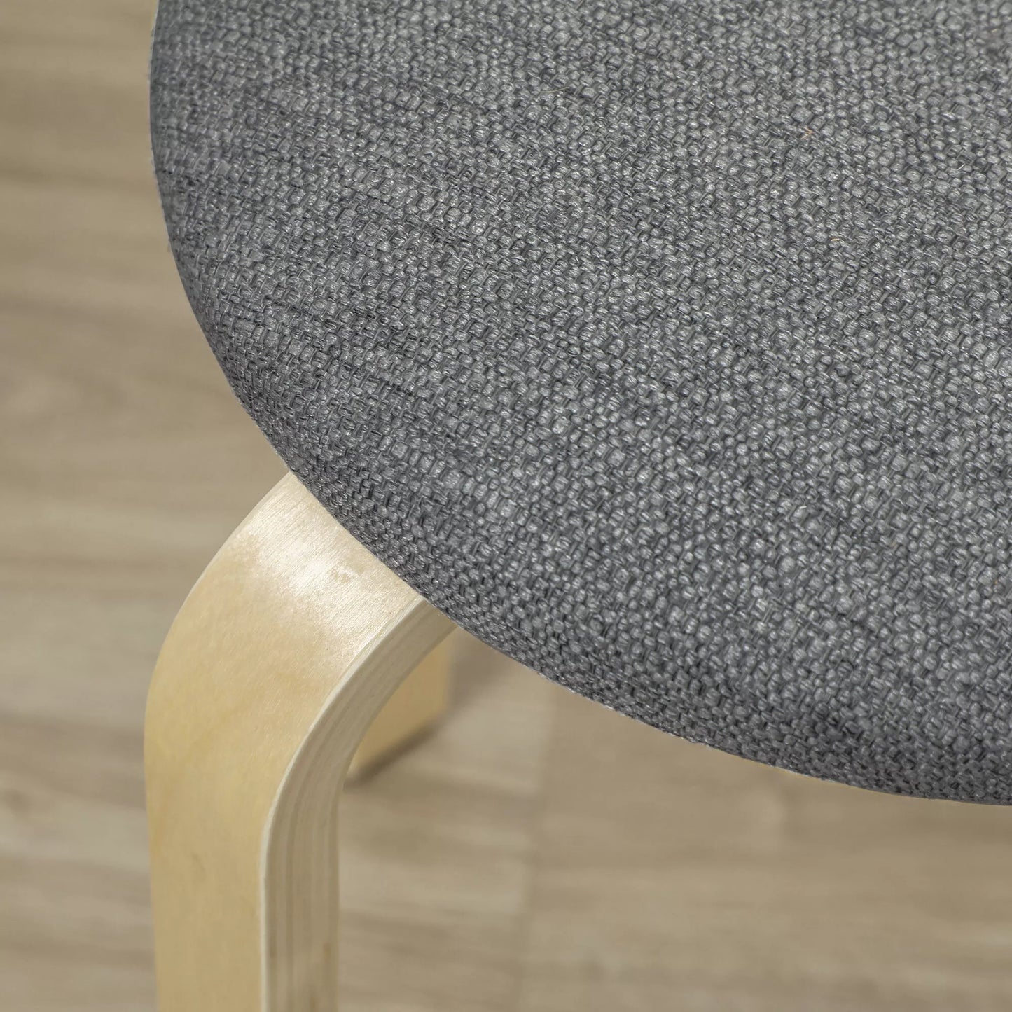 Minkšti pufai 4 vnt. komplekte, sukraunami, lakuotas paviršius, medinės kojelės, pilki