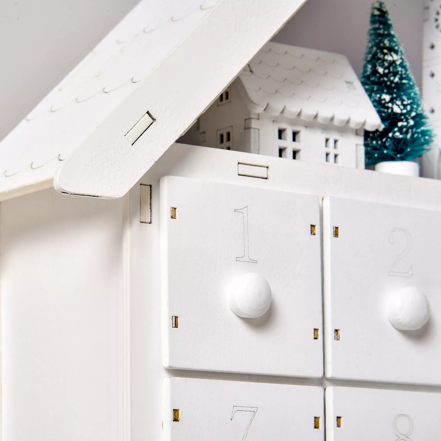 Advento kalendorius Kalėdinė puošmena, 24 stalčiukai, LED lemputės, 39 cm x 9 cm x 42 cm, Balta + Žalia