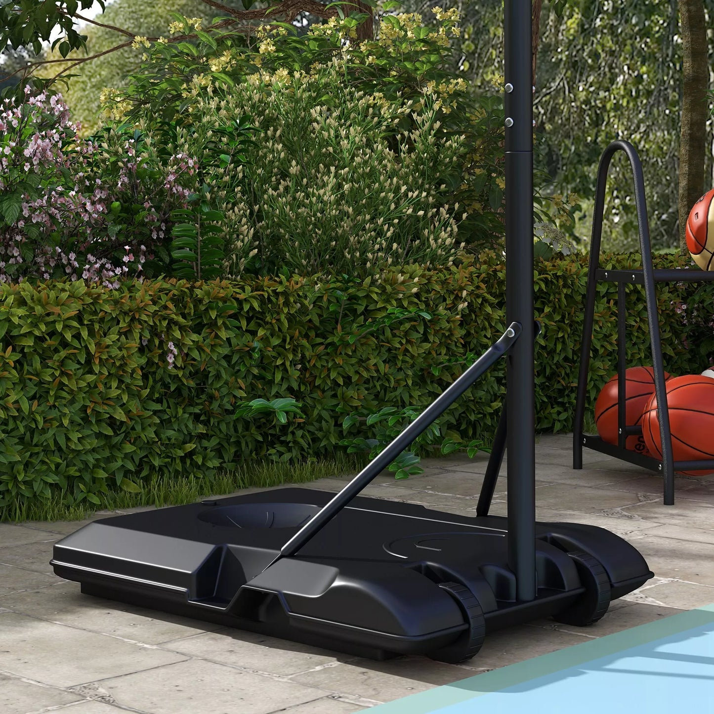 Mobilus krepšinio stovas, reguliuojamo aukščio, užpildomas, su atsparia dūžiams galine plokšte, krepšio aukštis 1,82 - 2,13 m, juodas