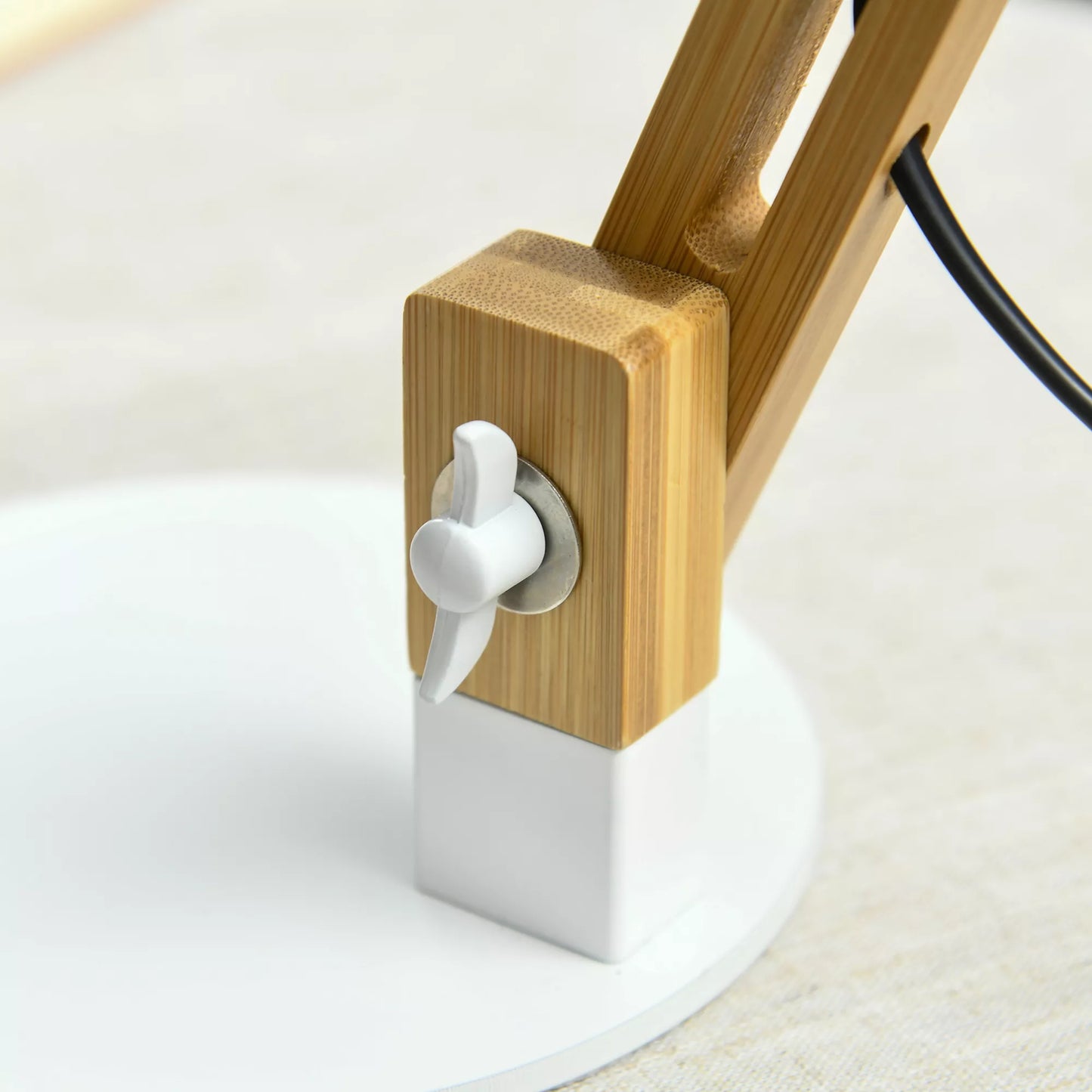 Stalo šviestuvas vintažinio dizaino, bambukas, reguliuojama atlenkiama ranka, balta + natūrali spalva