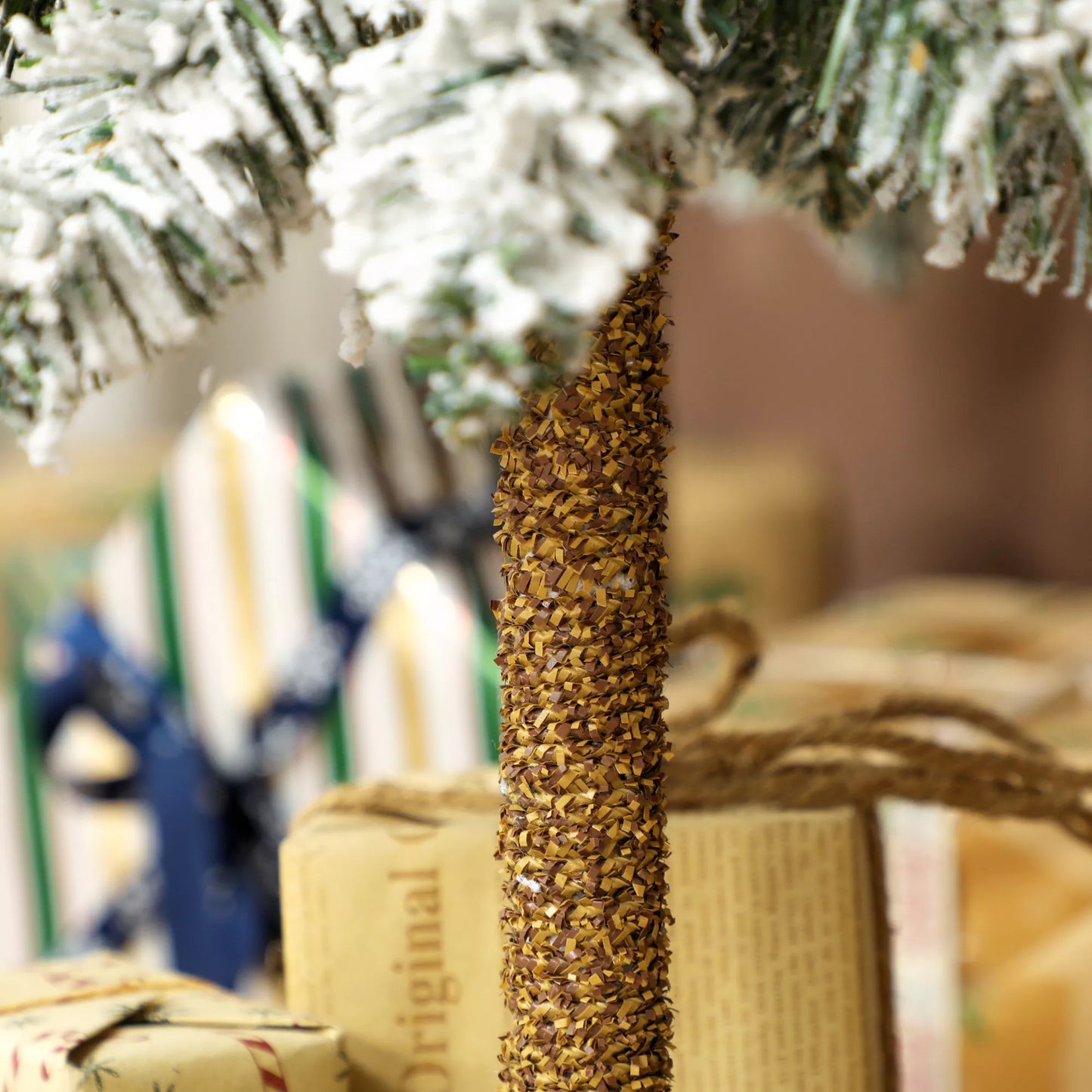 3 vnt. rinkinys sniegu padengtų dirbtinių eglių, 3 dydžių, metaliniai stovai, antipireninis, plastikas, žalia+balta