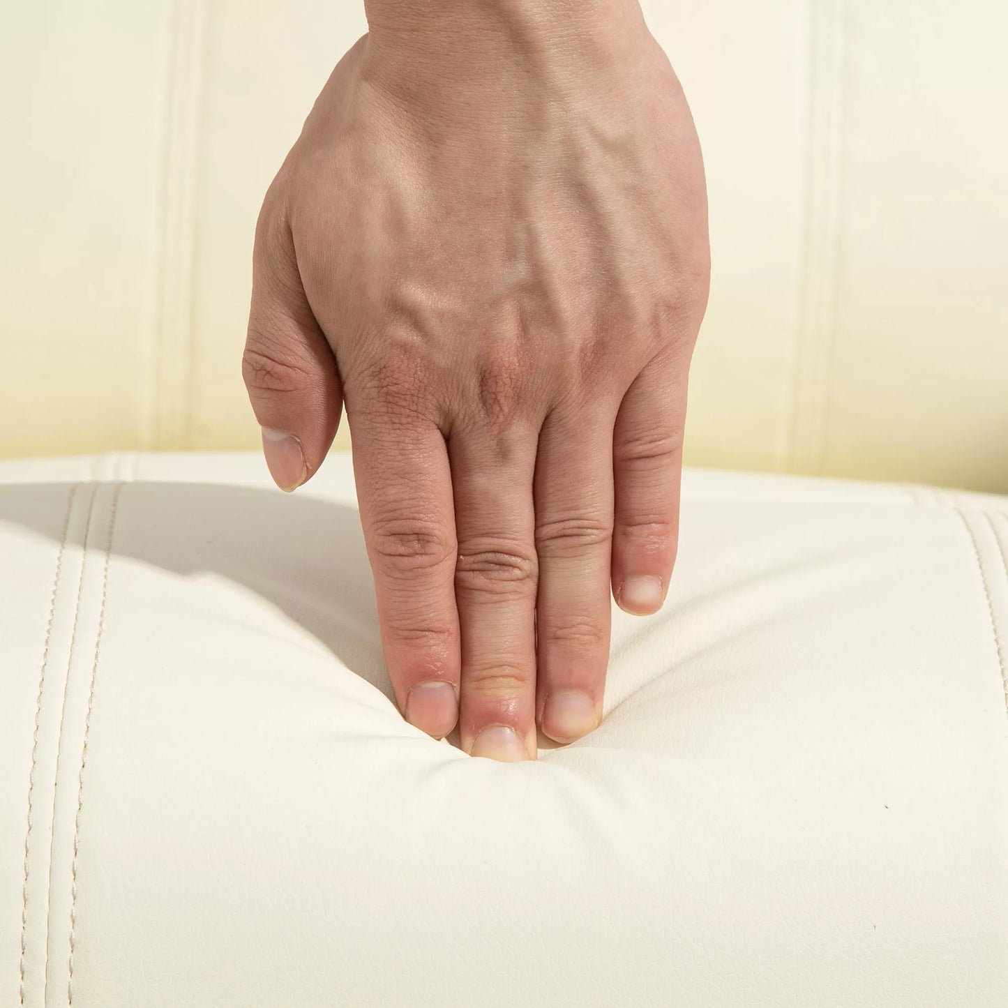 Poilsio krėslas su masažo funkcija, atlošiama atrama, sukamas, iki 150 kg, dirbtinė oda, kreminės baltos spalvos