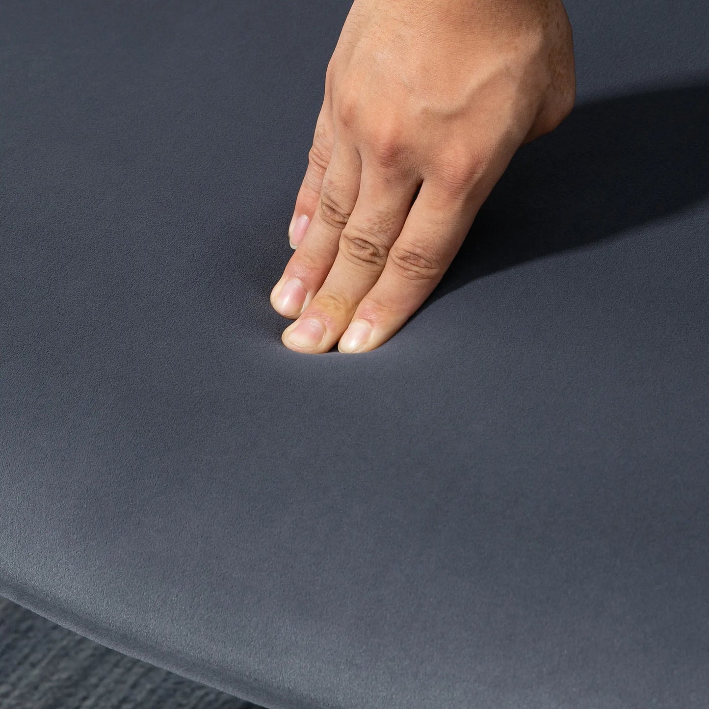 Fotelis su osmanu, iki 120 kg. Sagčių apdaila, tamsiai pilkos spalvos