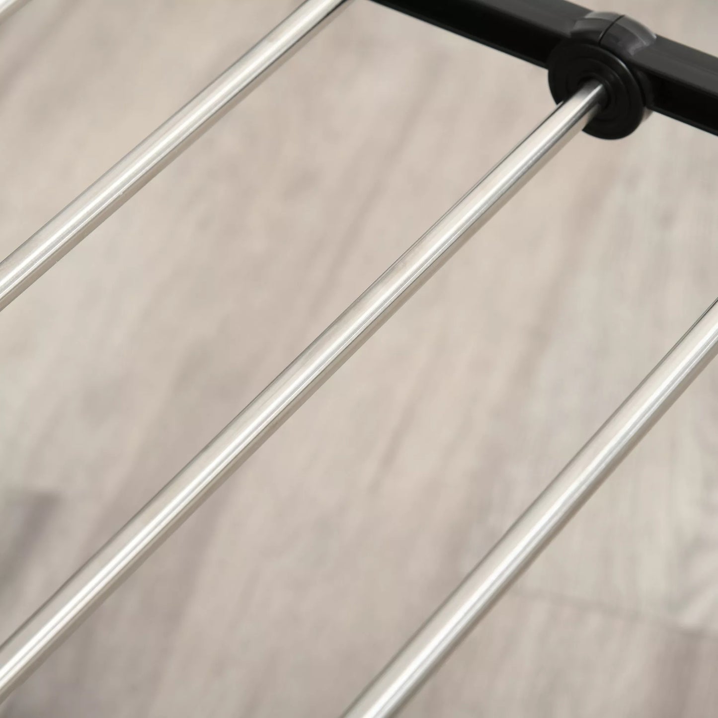 HOMCOM Drabužių džiovykla 1,385 m džiovinimo ilgio, nešiojama stovimoji džiovykla su teleskopinėmis atramomis, ratukais ir stabdžiais, skalbinių džiovintuvas sparneliais, vidui ir laukui, sidabrinė+juoda