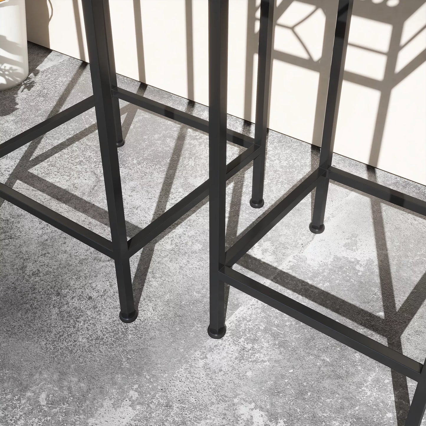 Gėlių stovas, 3 vnt. rinkinys, apvalus, sukraunamas, rotango išvaizdos, metalinės kojelės, vidui ir lauke, juoda/auksinė