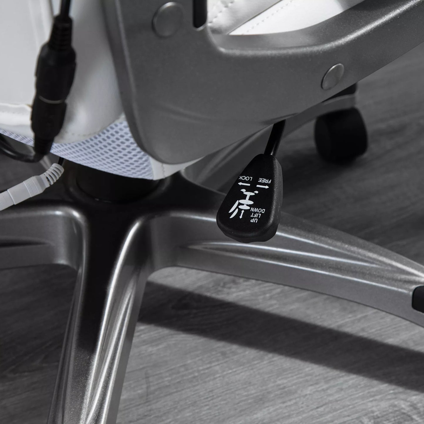 Masažinė biuro kėdė, 6 taškų masažinis pasukamas krėslas, ergonomiška, reguliuojama, dirbtinės odos, su lenkta galvos atrama ir porankiu, balta 70 x 76,5 x 114-124 cm