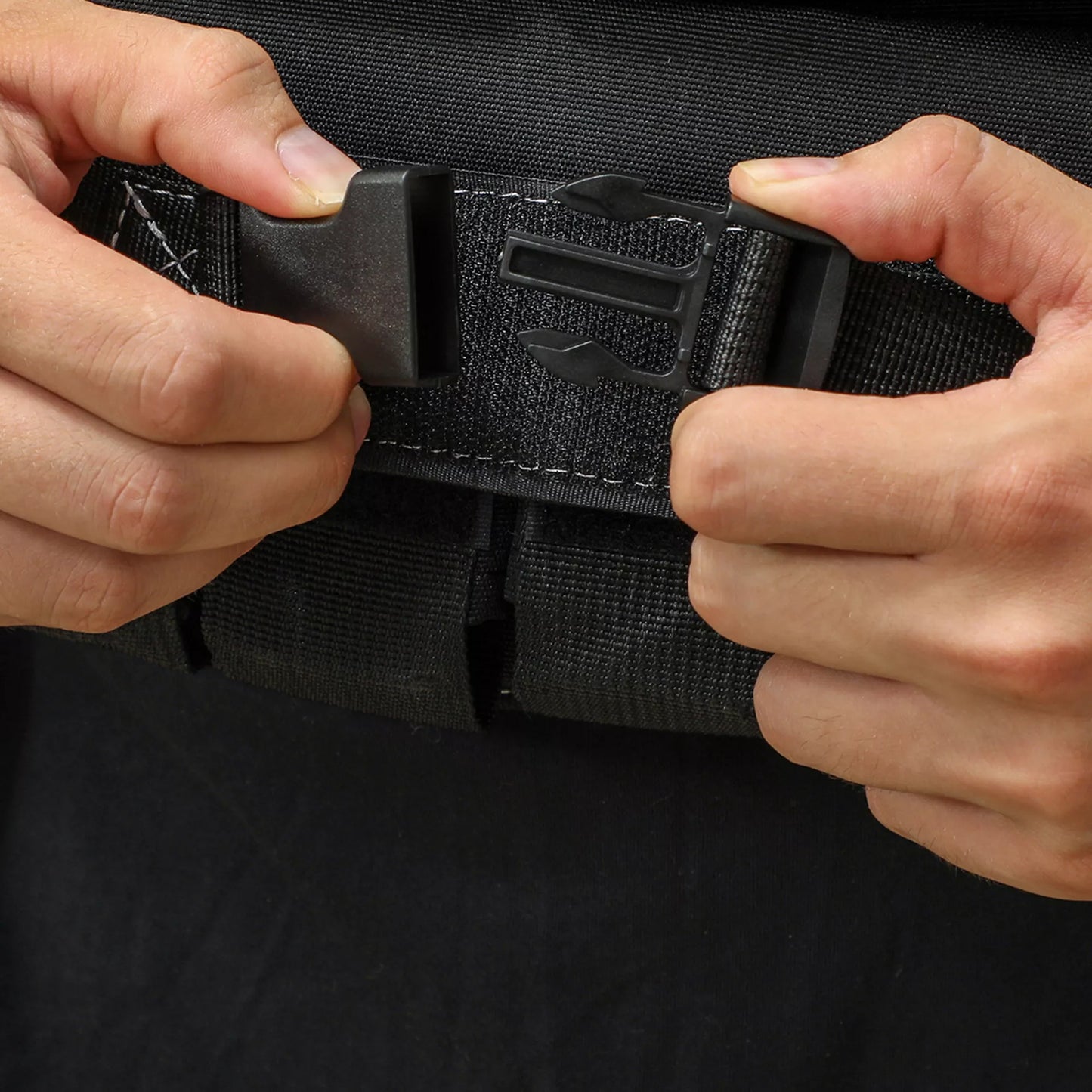 20 kg Reguliuojama svorio liemenė su reguliuojamais dirželiais ir atspindinčiomis juostelėmis, skirta vyrams ir moterims