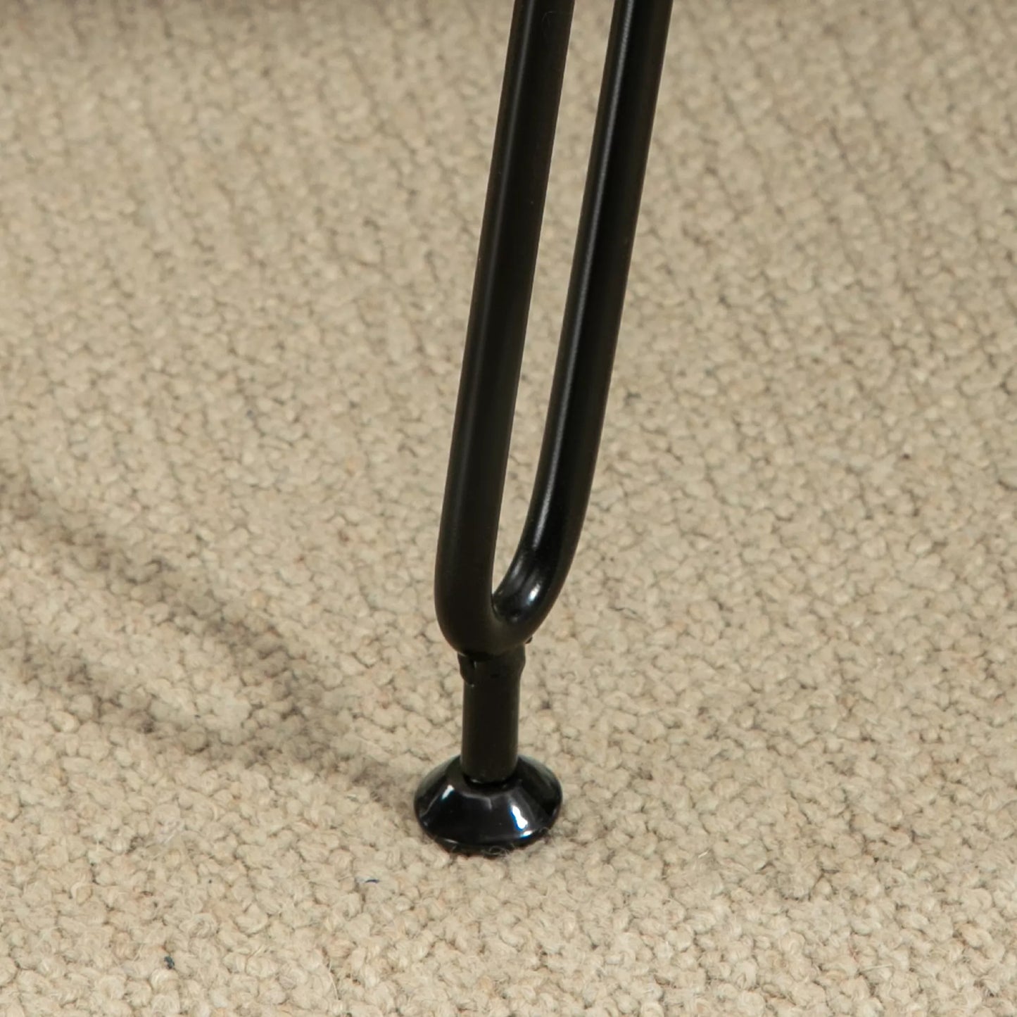 Sėdimoji vieta, dygsniuota sėdynė, dirbtinio kailio apmušalas, metalinės kojos, iki 120 kg, 82x30x47 cm, kreminės baltos/juodos