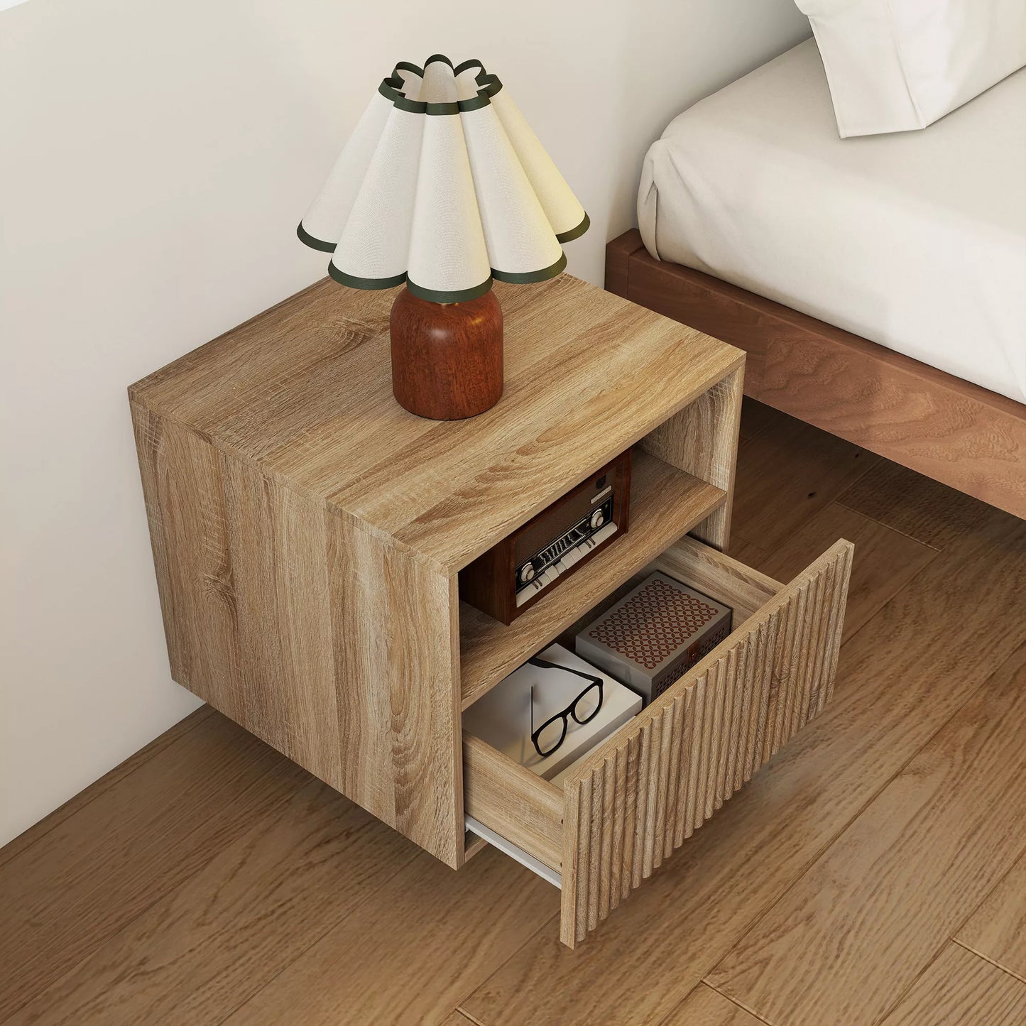 Naktinis staliukas, be rankenėlių dizainas, atvira dėžutė, stalčius, montuojamas prie sienos, šviesiai rudos spalvos