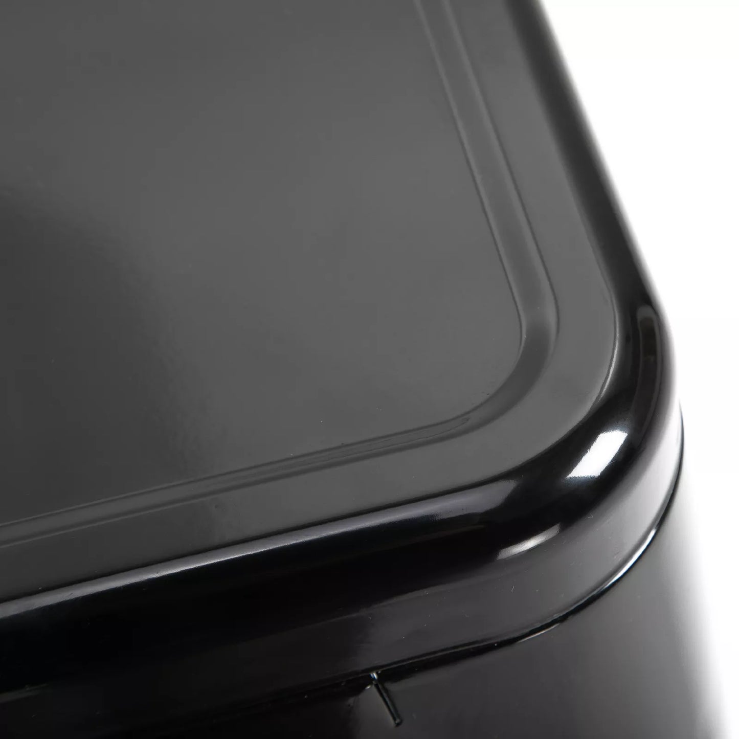 4 vnt. rinkinys: metalinės baro kėdutės, skirtos naudoti viduje ir lauke, sukraunamos konstrukcijos, juodos spalvos