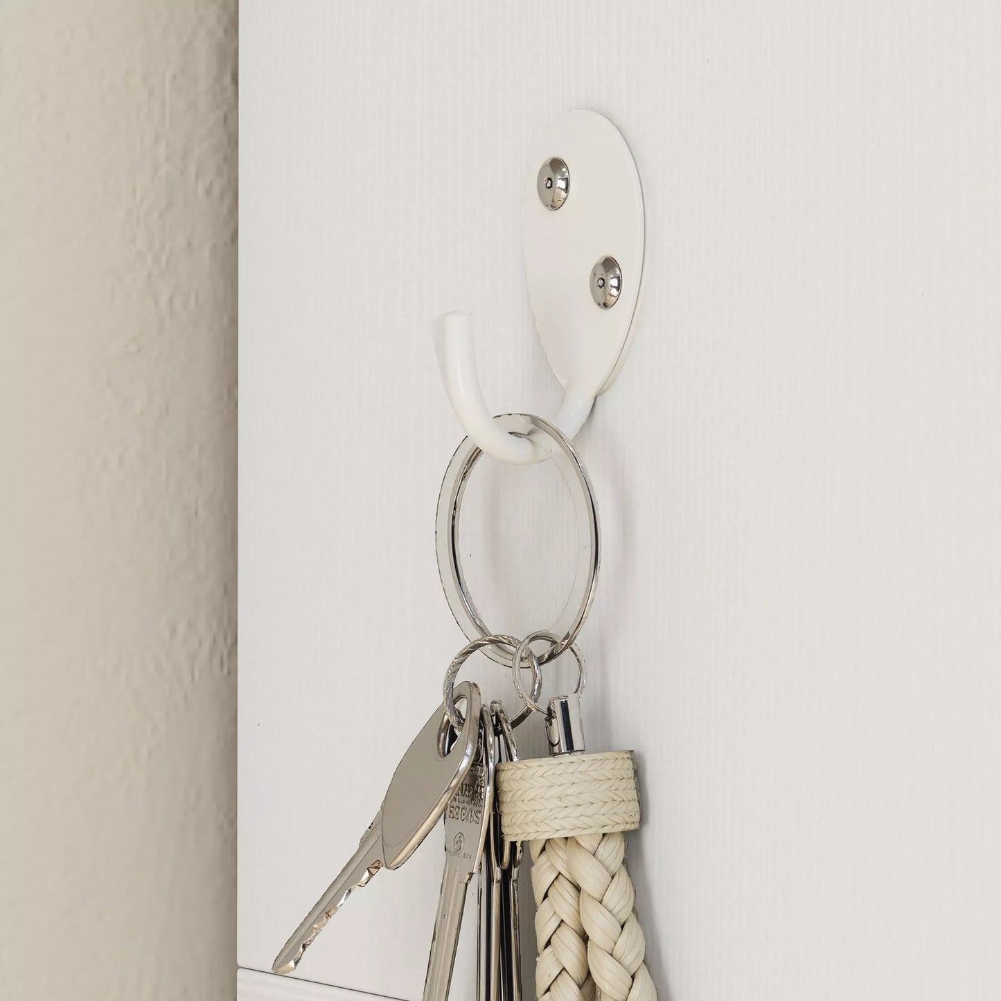 Drabužinė su lentyna, suolu, kabliukais, batų skyriais, medžio drožlių plokštėmis, MDF, balta