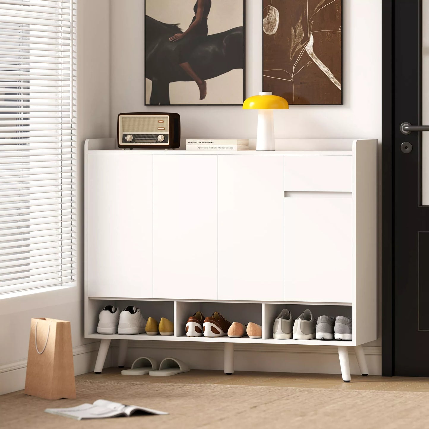 Batų spintelė su berėmiu dizainu, 4 durys, 4 reguliuojamos lentynos, laisvai stovinti batų spintelė su 5 medinėmis kojelėmis, mediena, balta