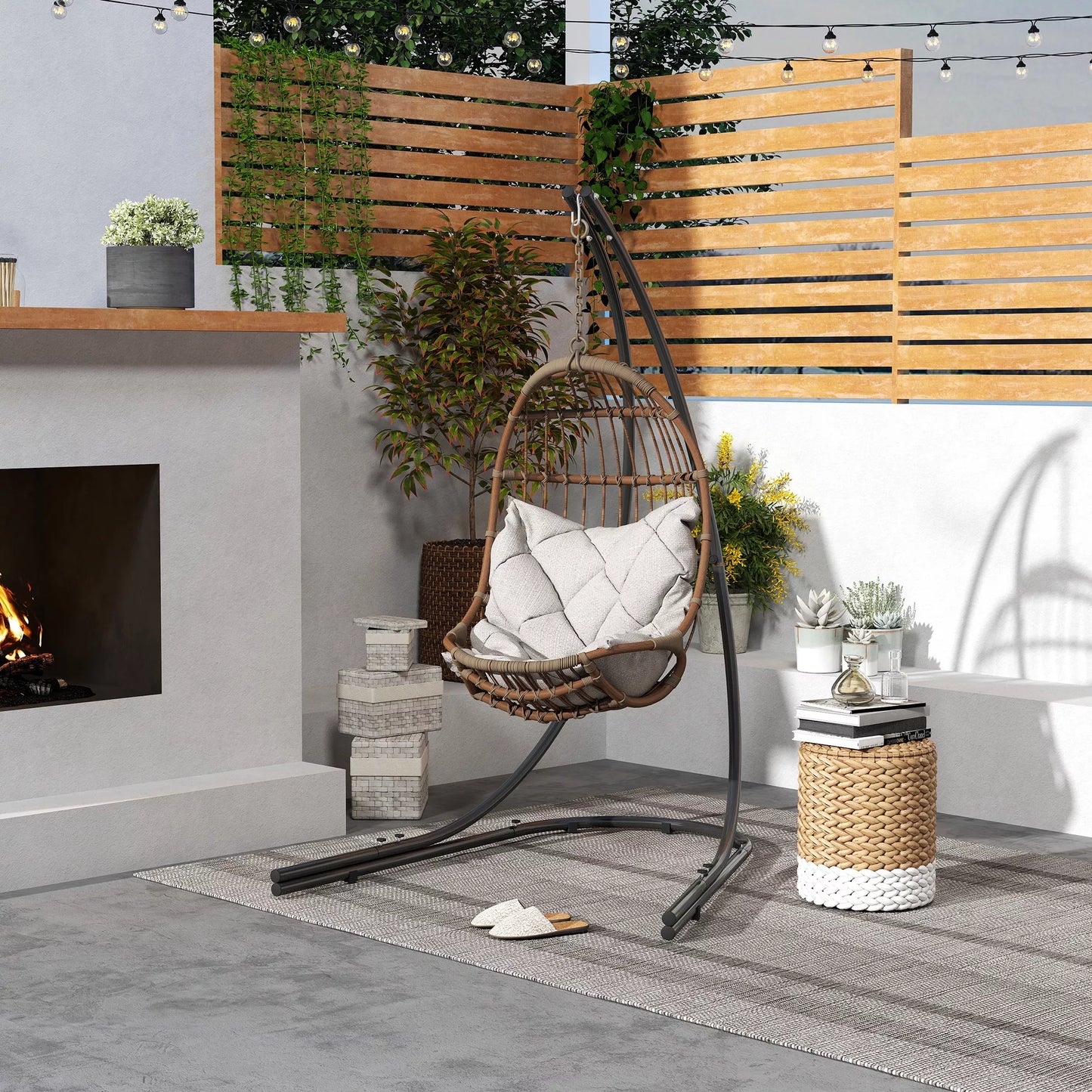 C formos pakabinamojo kėdės stovas Metalinis stovas su pagrindu pakabinamajai kėdėms iki 150 kg Juodas