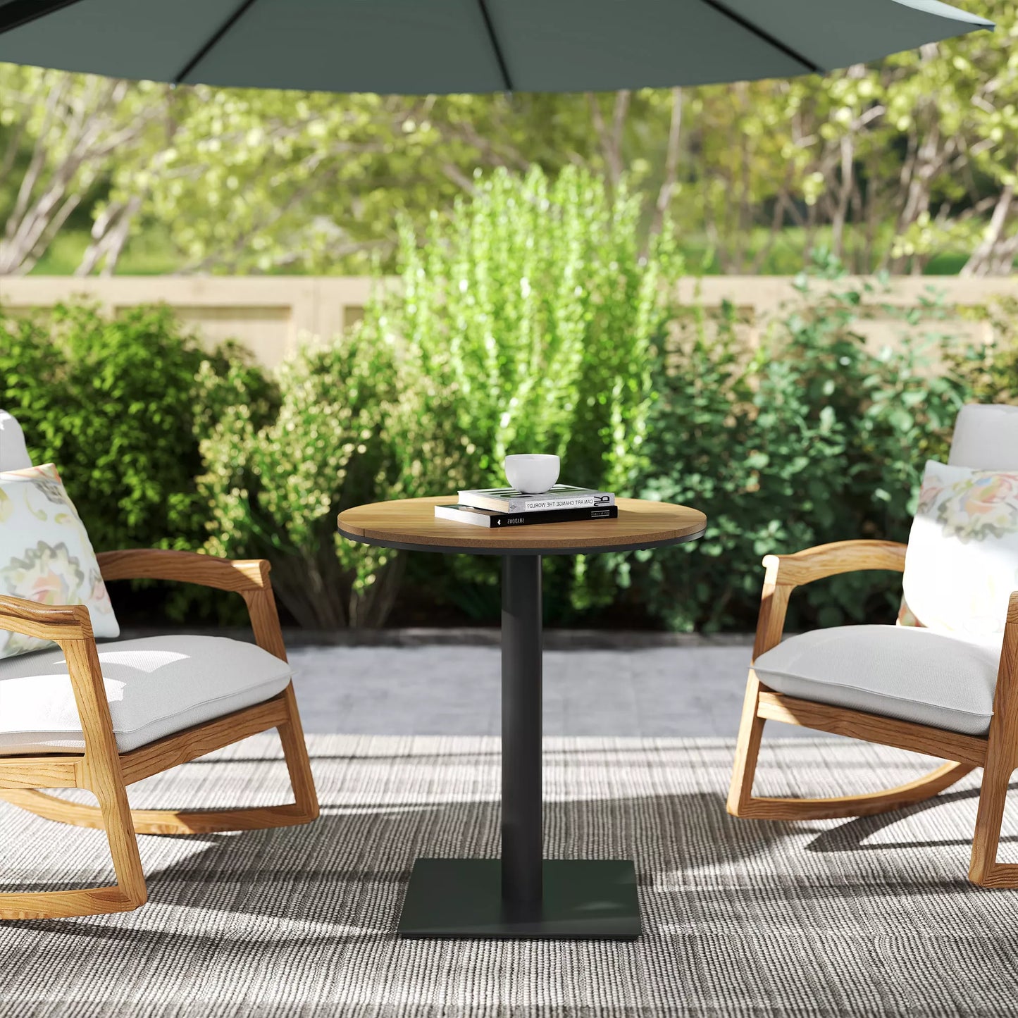 Sodo stalas Ø70 cm, atsparus atmosferos poveikiui Apvalus balkono stalas su lamelių dizainu, plienas Ø70 x 74H cm Natūralus medis