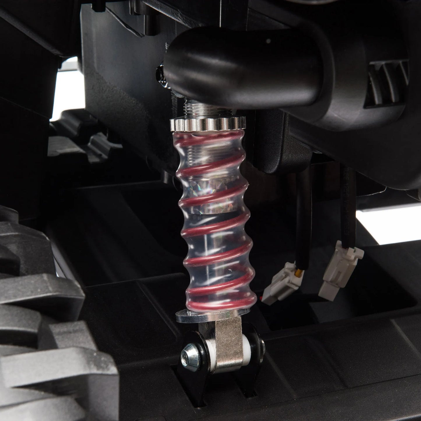 Elektrinis vaikiškas keturratis, 3-8 km/h, 45 min. veikimo laikas, LED priekiniai žibintai, muzikos grotuvas su USB, vaikams nuo 3 iki 5 metų