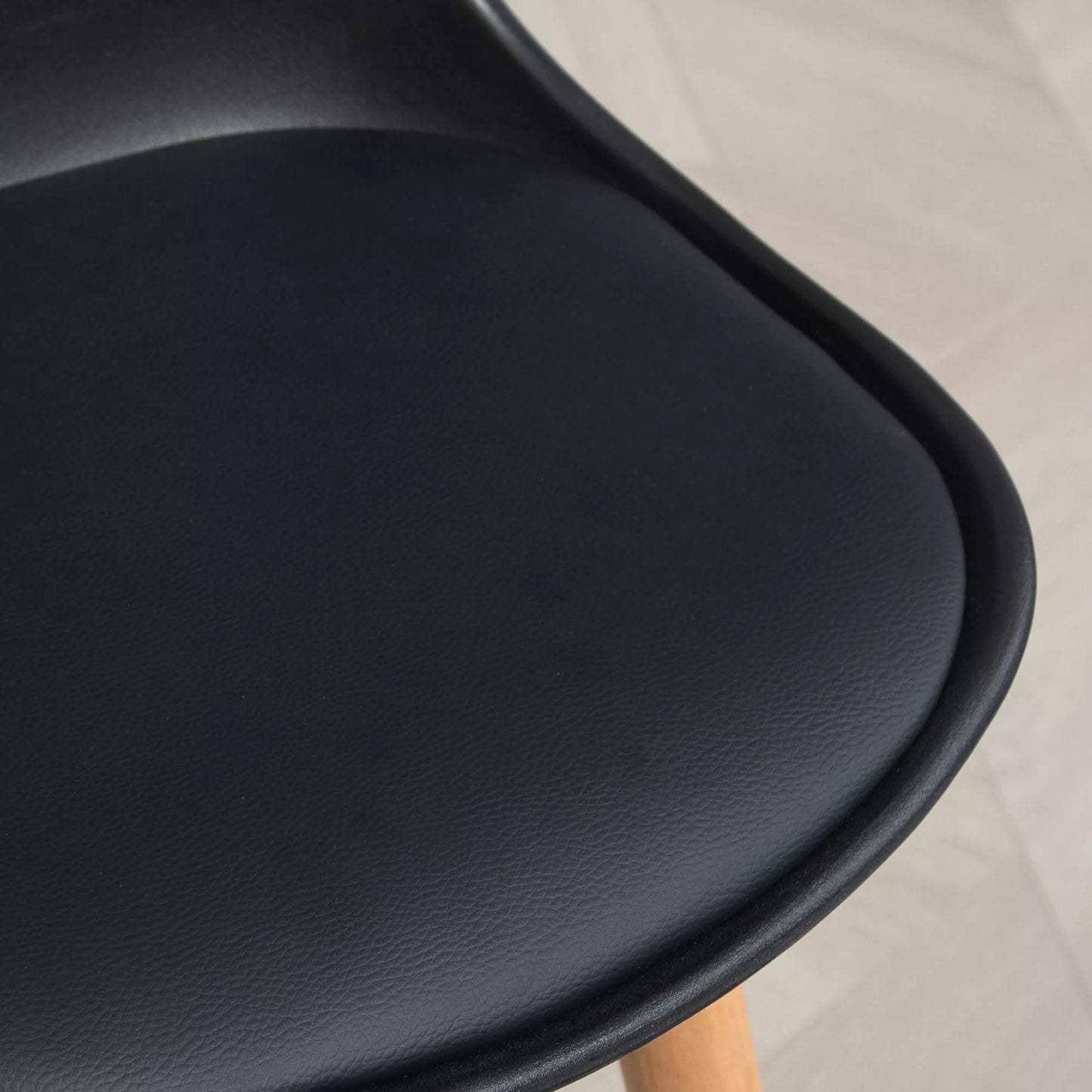 Baro kėdės, 2 vnt. skandinaviško dizaino kėdžių rinkinys su atrama kojoms, medis ir metalas, 43x43x91 cm, natūrali ir juoda