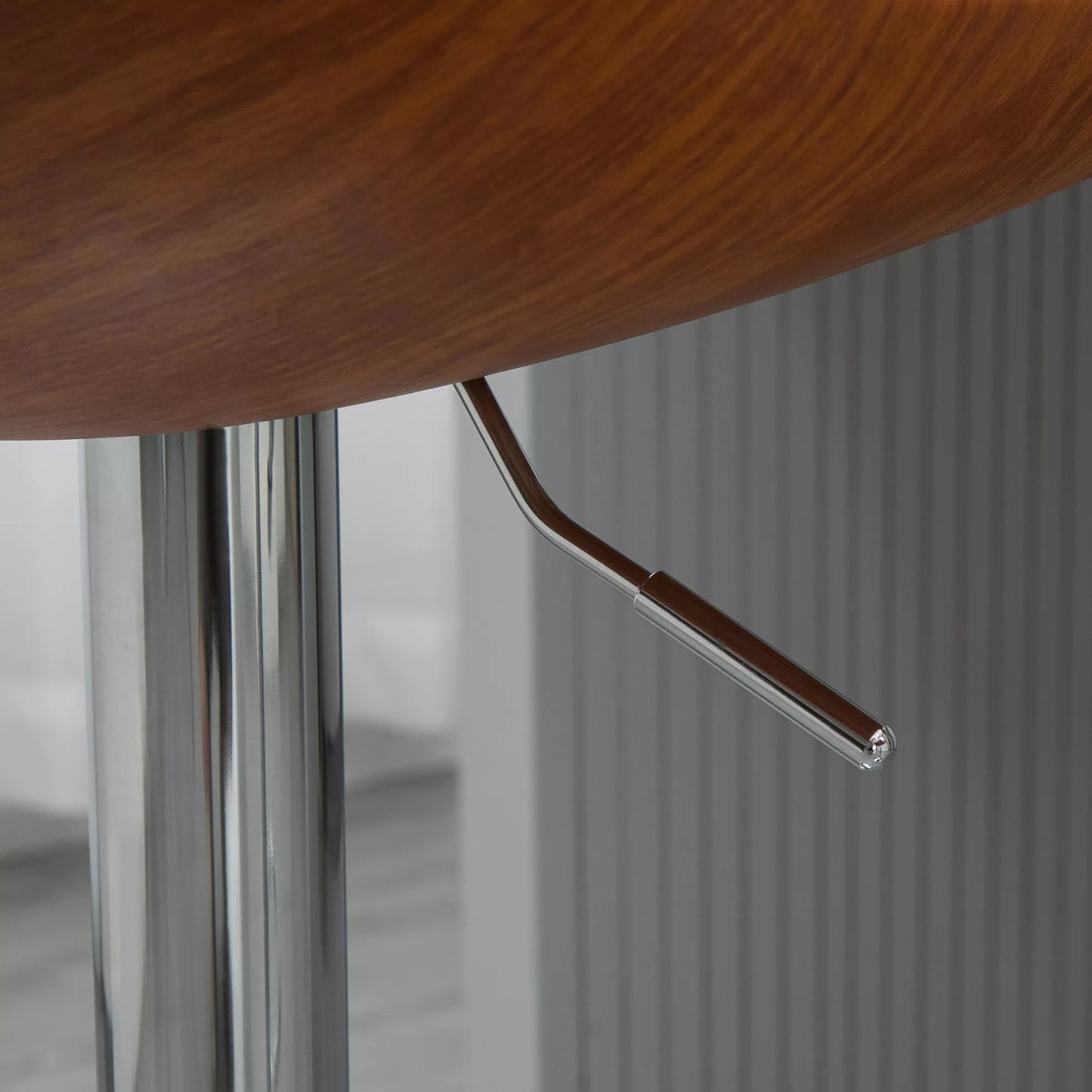 2 vnt. baro kėdžių rinkinys, reguliuojamo aukščio, metalinis rėmas, sukiojama sėdimoji dalis, kreminė balta spalva