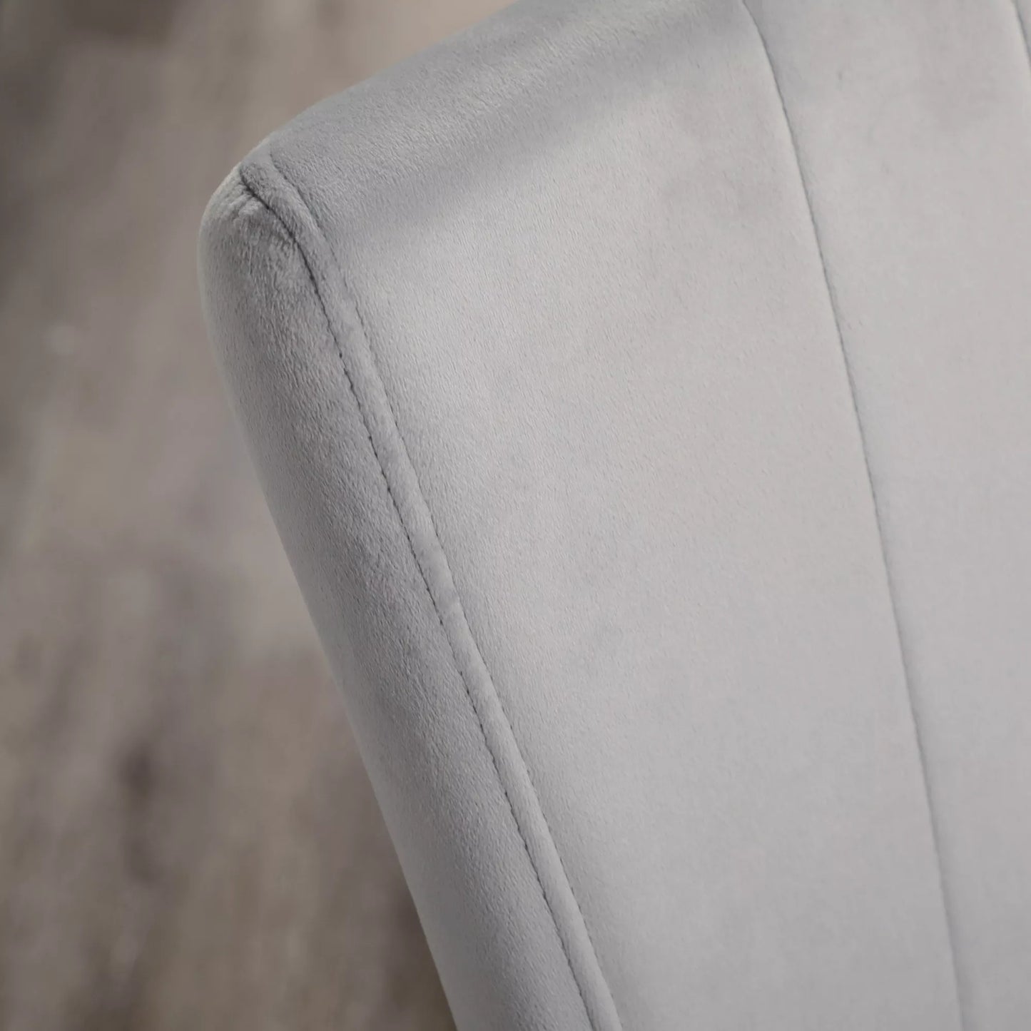 4 vnt. valgomojo kėdžių komplektas, akcentinės kėdės virtuvėms ir valgomiesiems, kėdžių komplektas, veliūro išvaizda, šviesiai pilka + juoda