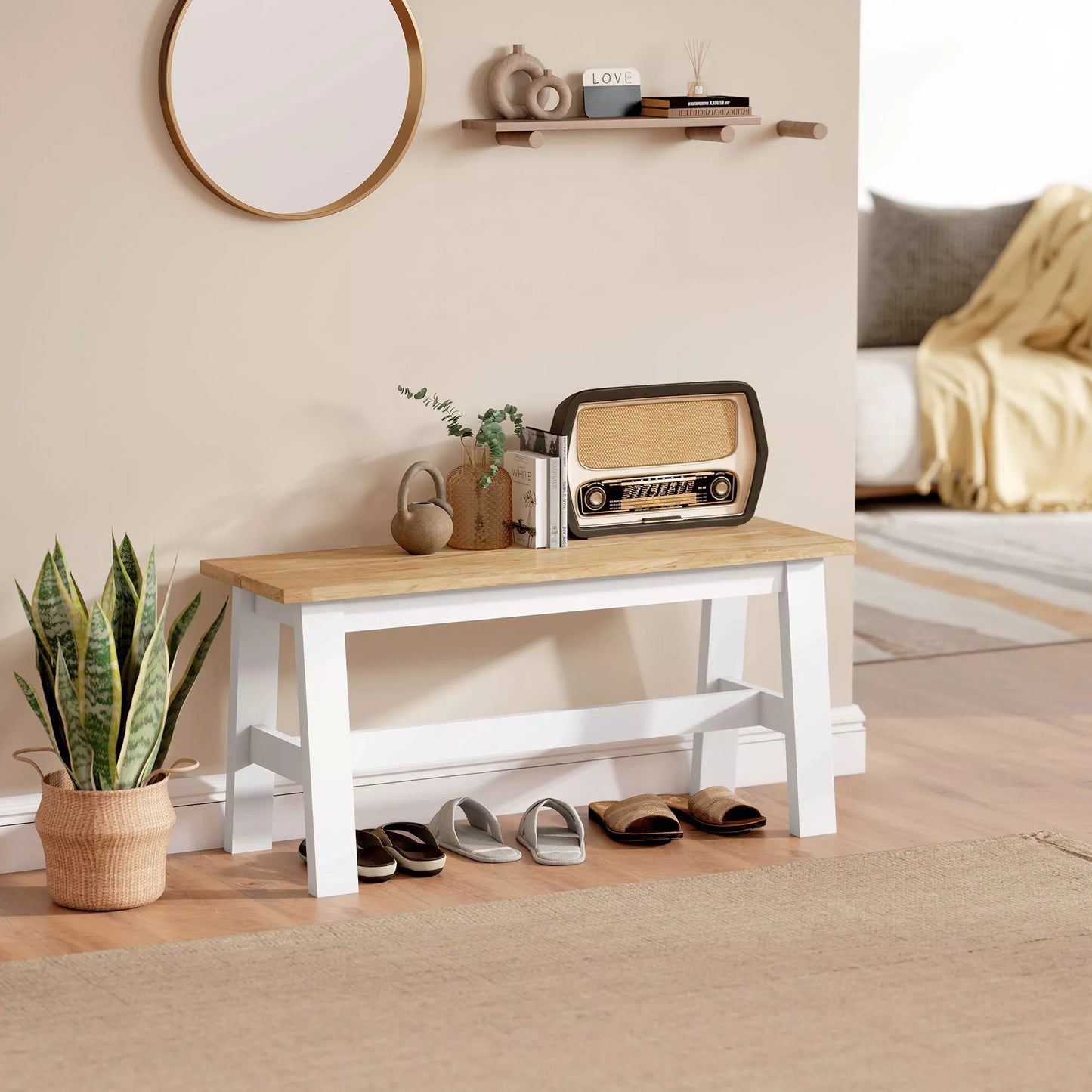 Suolas 2 vietoms, medinis suolas ąžuolo išvaizdos, su stabilizuojančia skersine atrama, skirtas svetainei, valgomajam, koridoriui, pagamintas iš kaučiukmedžio, baltos spalvos