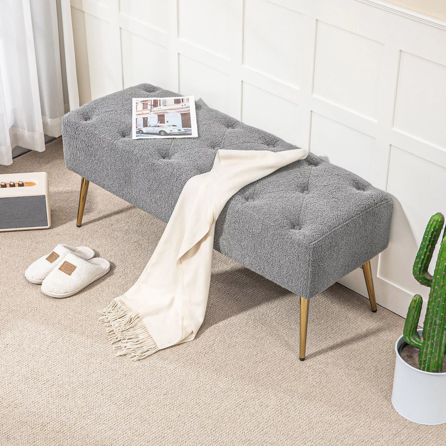 Lovos suoliukas, minkštas avies vilnos optikos užvalkalas, iki 120 kg, paauksuotos plieninės kojelės, 112x41x46cm, pilkos spalvos