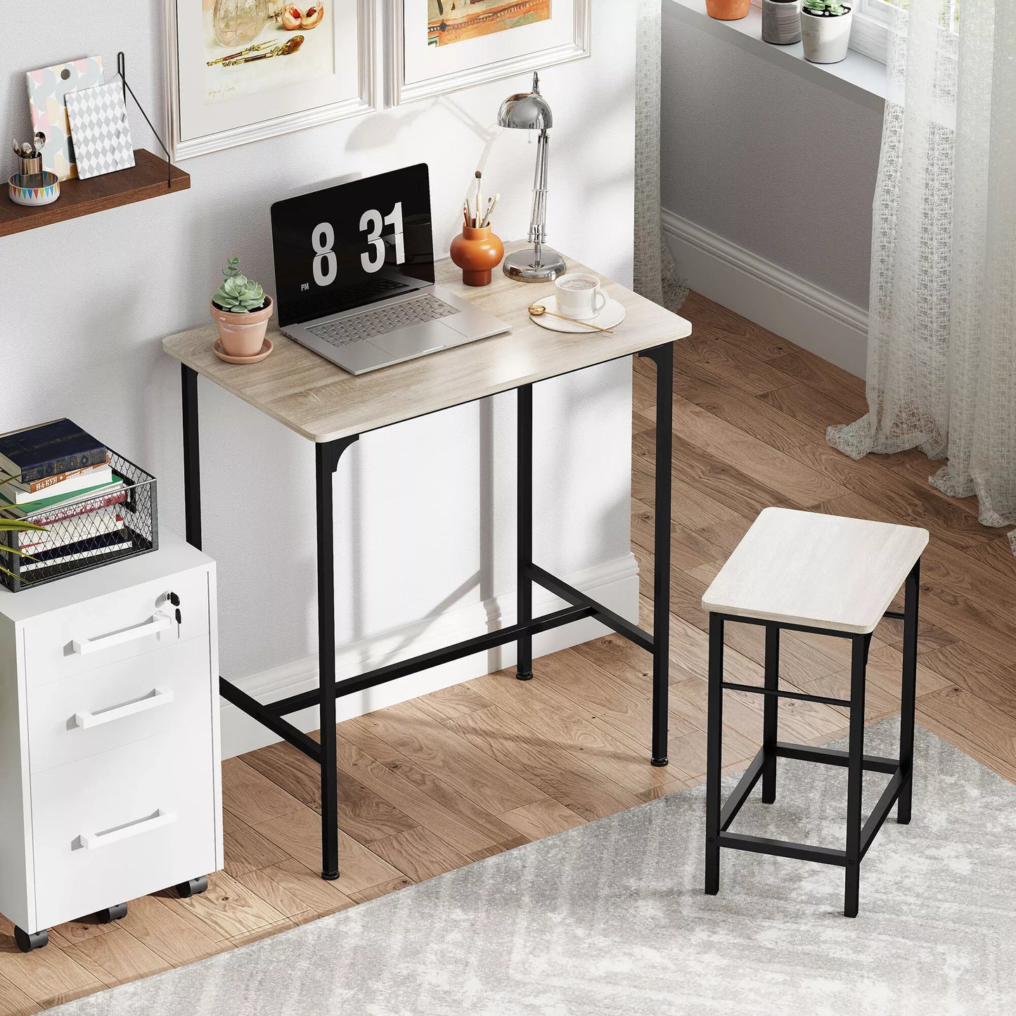 Baro stalo komplektas su 2 baro/valgomojo kėdėmis, su neslystančiais padukais, natūralios medienos