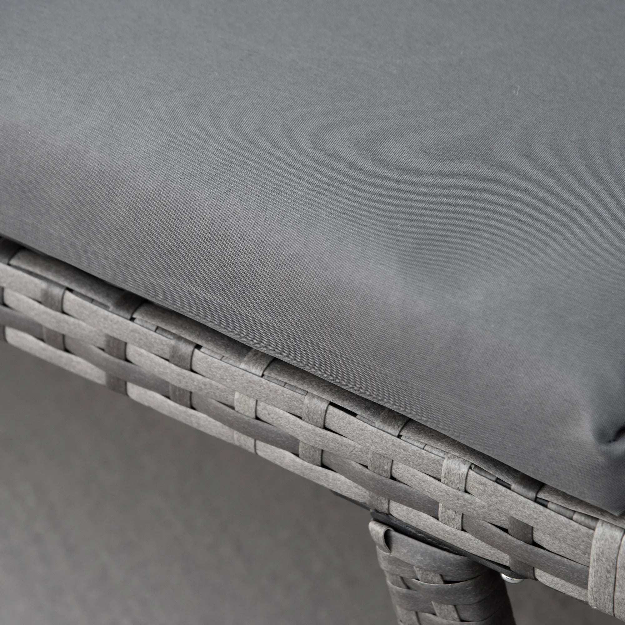 Polyrattan sodo sofa 2 vietų sodo baldai poilsio sofa sodo suolas sodo gultas sulankstomas porankiai plienas pilkos spalvos 129 x 63 x 67 cm