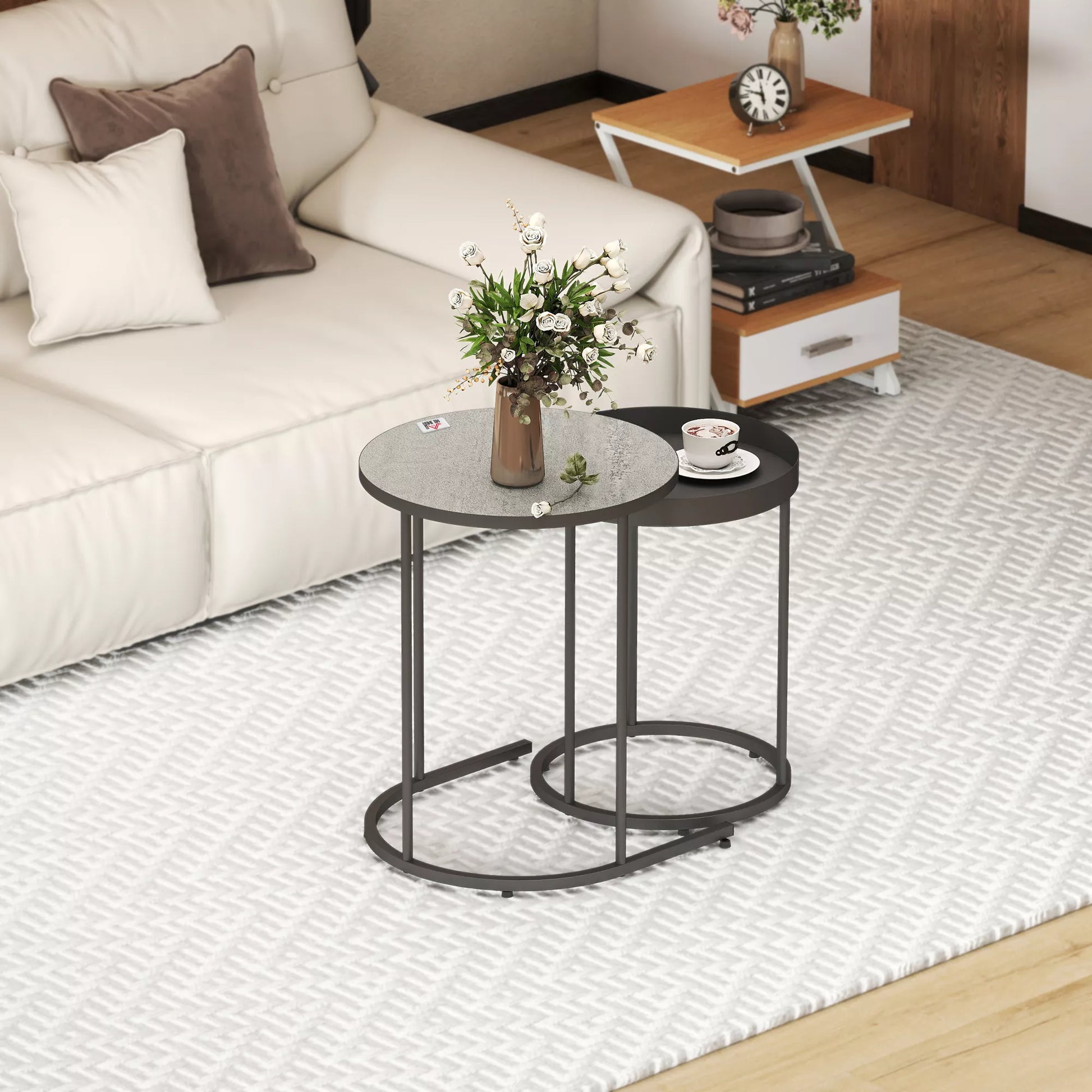 2 vnt. svetainės stalelių rinkinys, sujungiami vienas su kitu, padėklo dizainas, metalas, pilkos spalvos