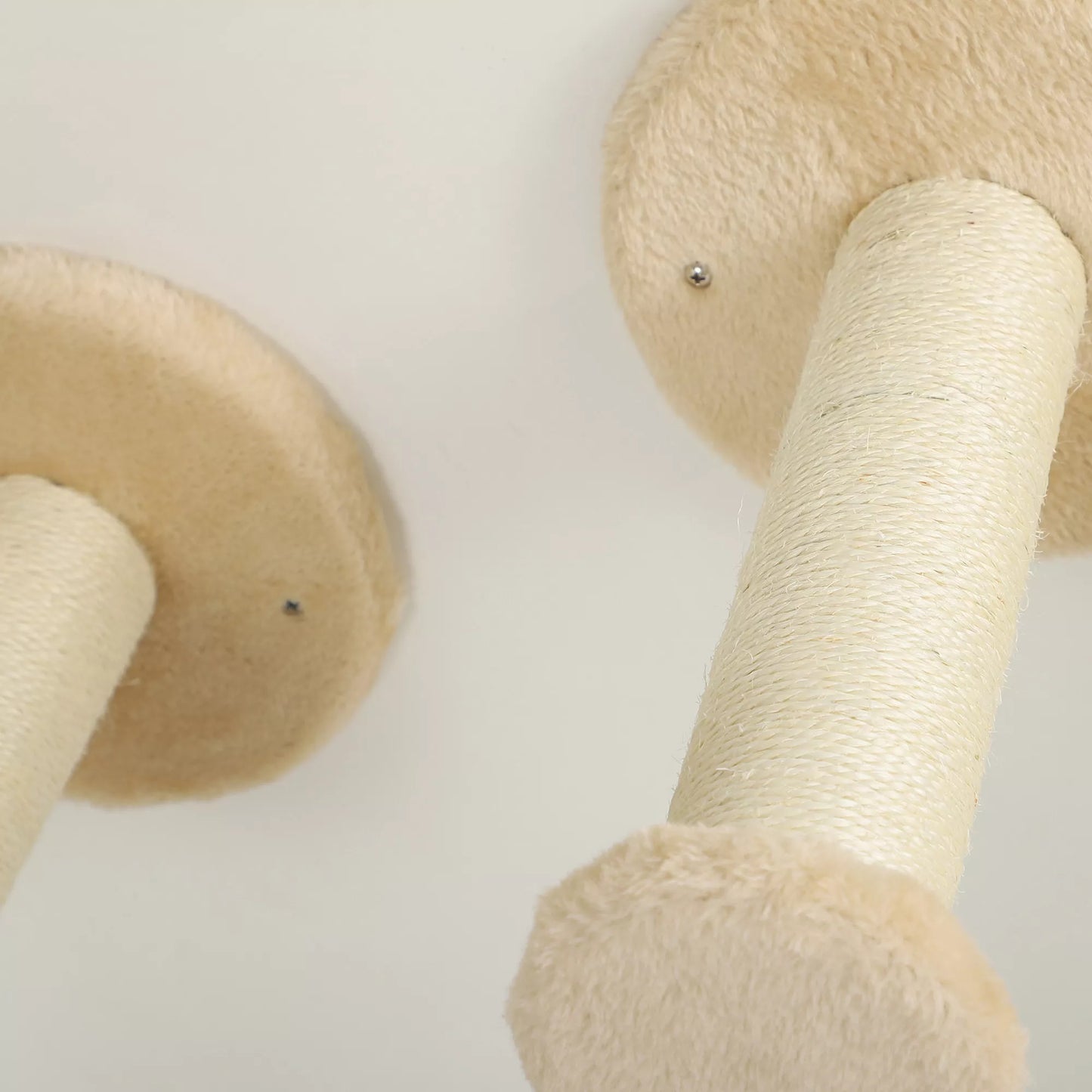 Katės laipiojimo sienos rinkinys su nagų galandimo stulpeliais, šokimo platformomis ir žaisliniais kamuoliais, skirtas laipioti ir ilsėtis, smėlio spalvos