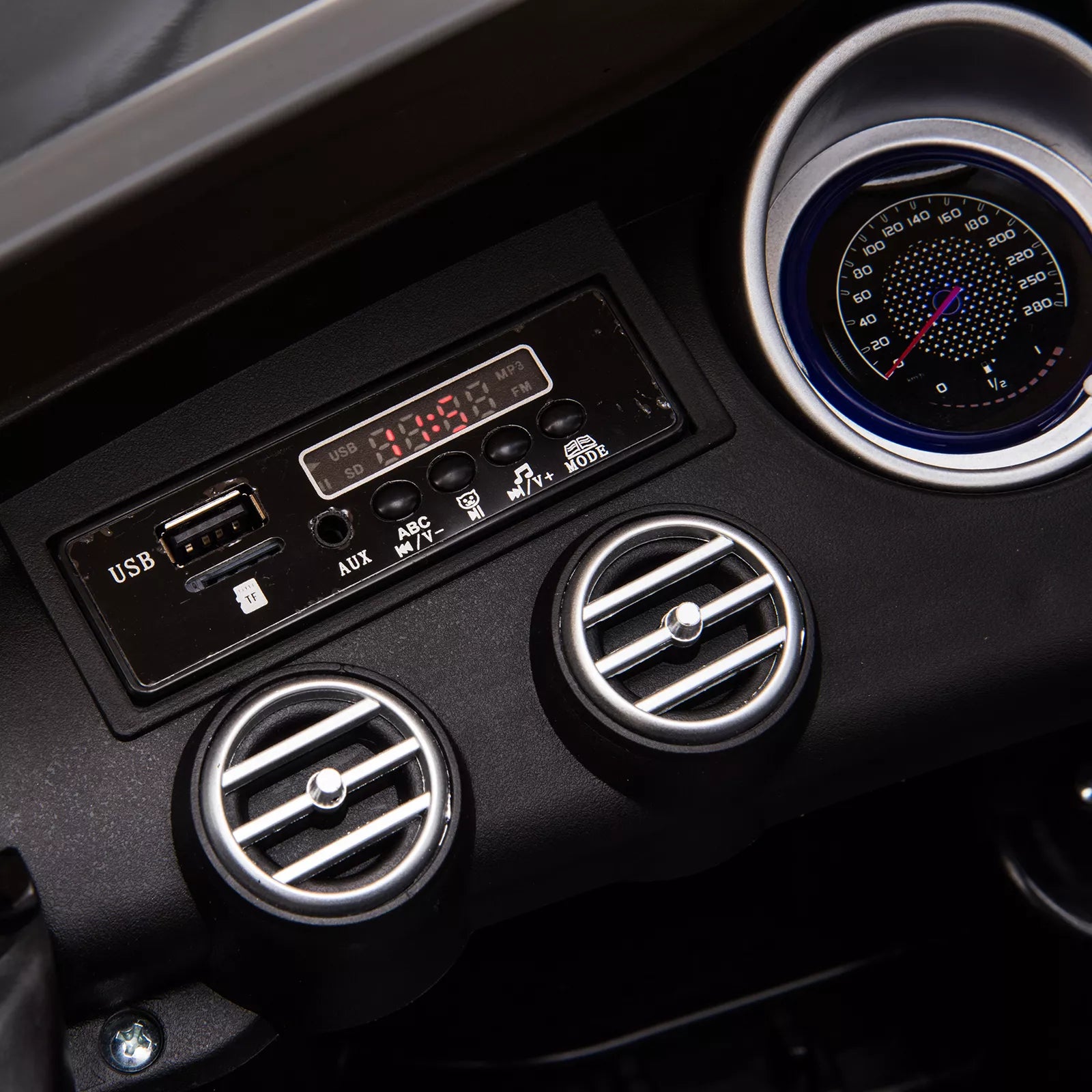 Vaikų elektrinis automobilis 12 V Vaikų automobilis su 2,4 G nuotolinio valdymo pultu, 2 varikliais, vaikišku automobiliu su signaline, muzika, saugos diržu, elektrine transporto priemone 37–60 mėnesių vaikams, juodos spalvos