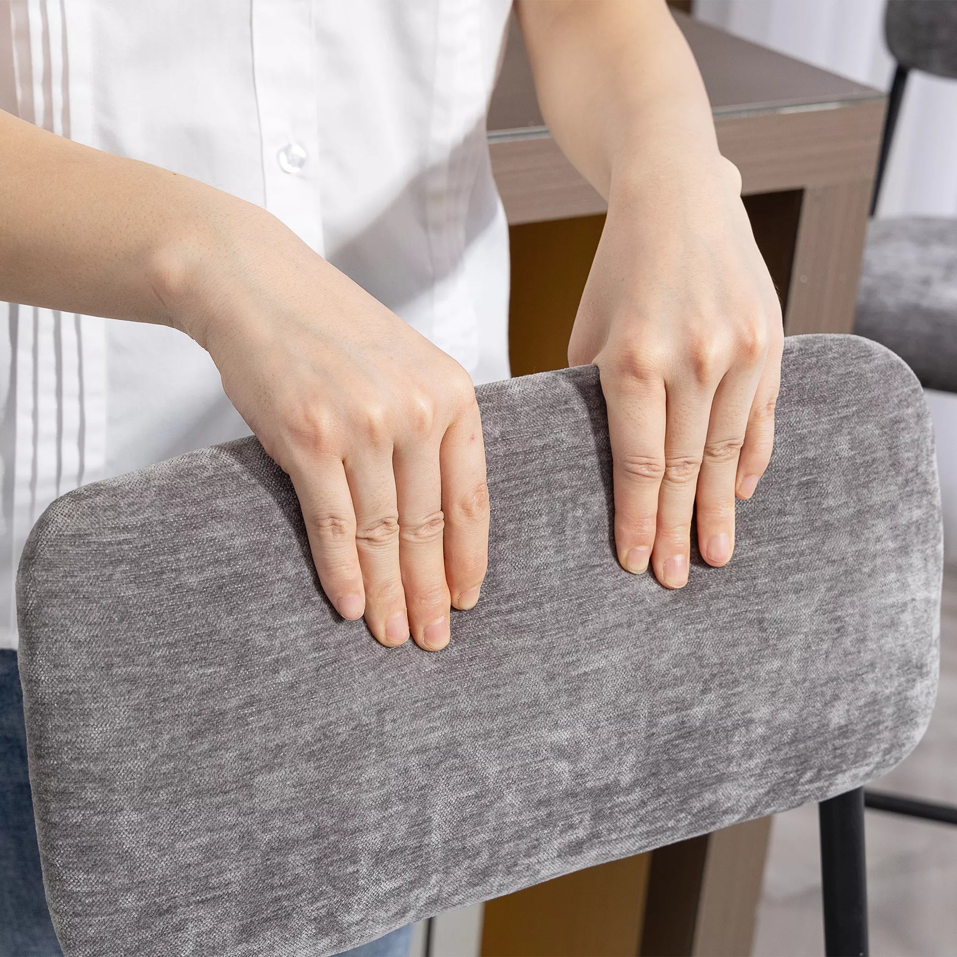 Baro kėdžių komplektas 2 vnt. su atlošu ir kojų atrama, paminkštintos, audinio apmušalas, pilkas