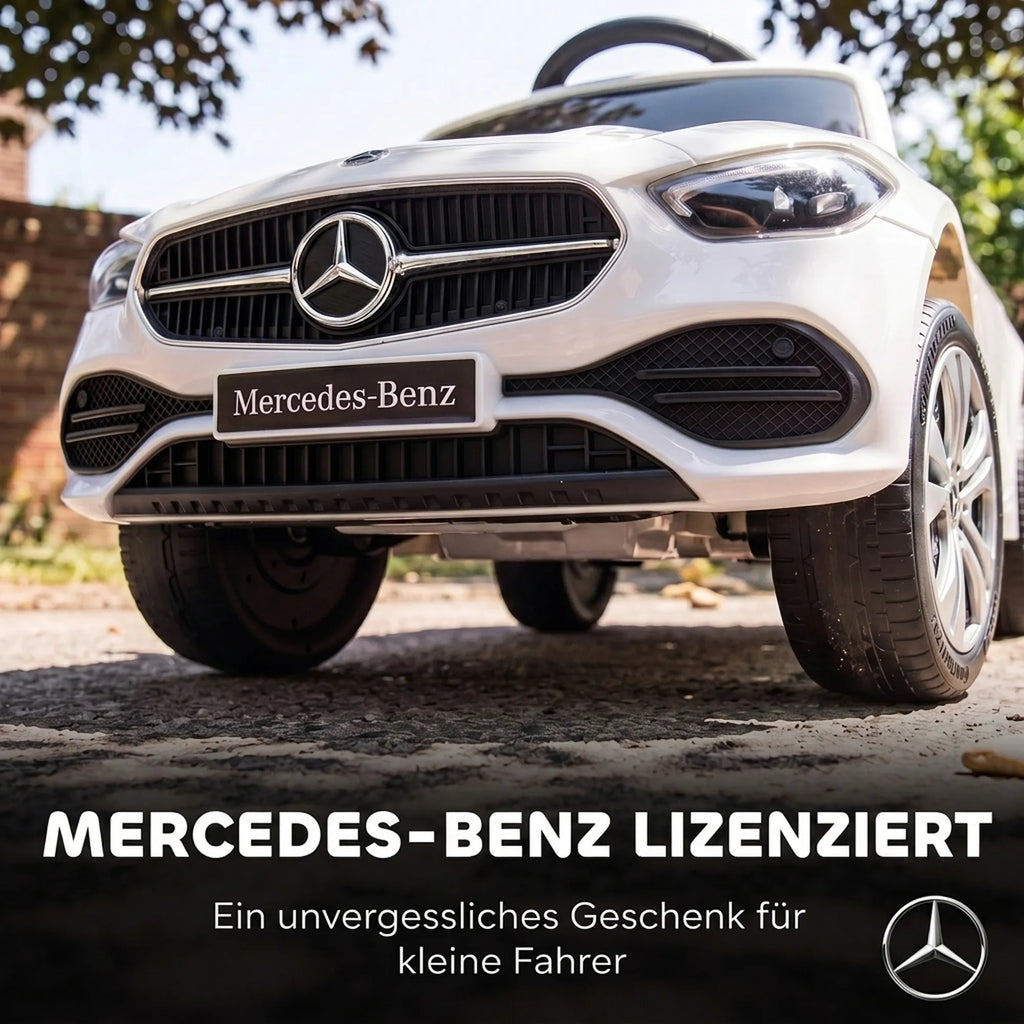 Automobilio priekinės grotelės su Mercedes-Benz užrašu artimu planu