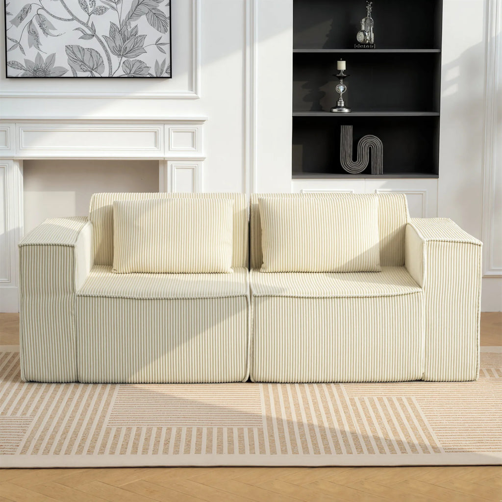 3 vietų sofa, minkšta putų struktūra, platūs porankiai, 2 pagalvėlės, velveto apmušalas, smėlio spalvos