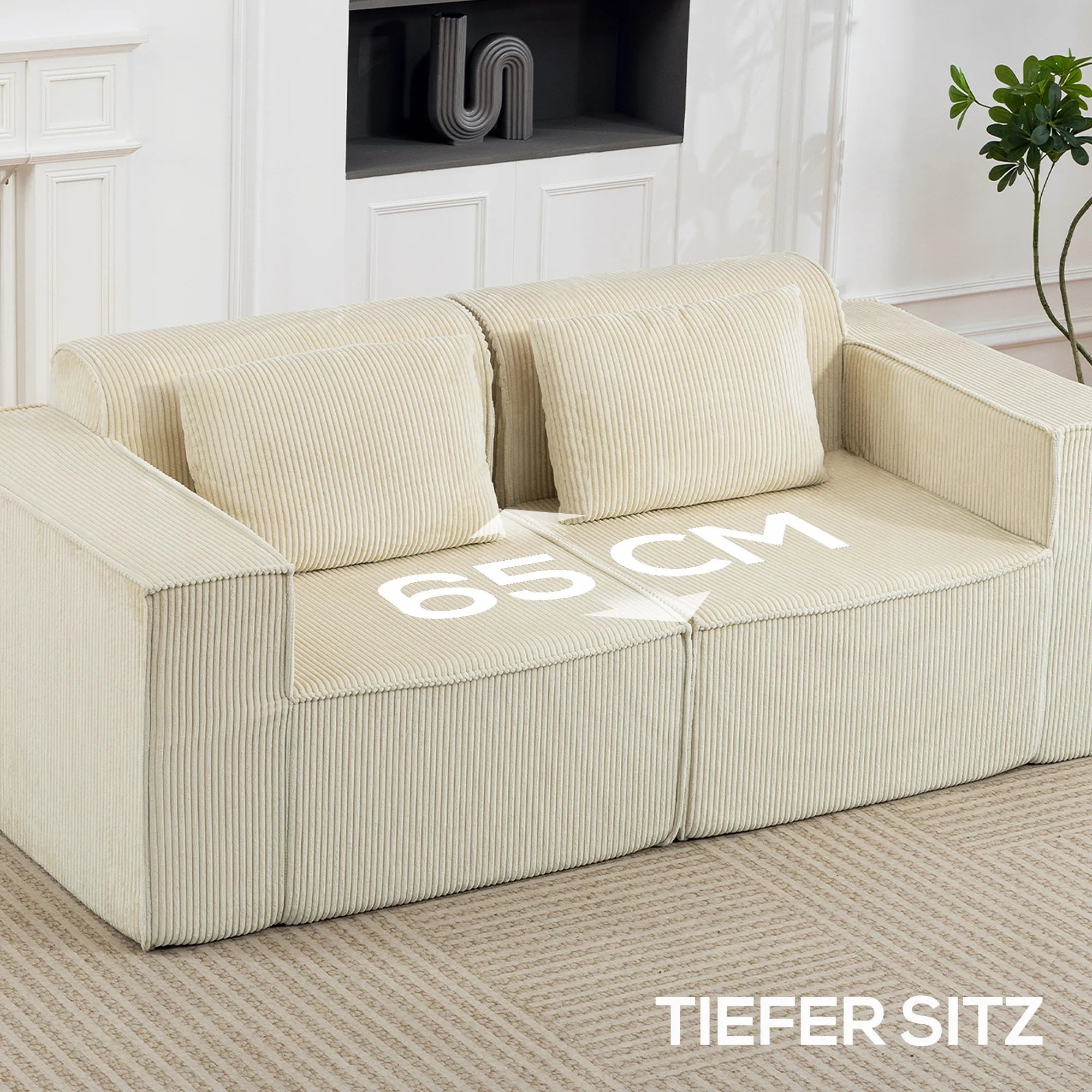 3 vietų sofa, minkšta putų struktūra, platūs porankiai, 2 pagalvėlės, velveto apmušalas, smėlio spalvos