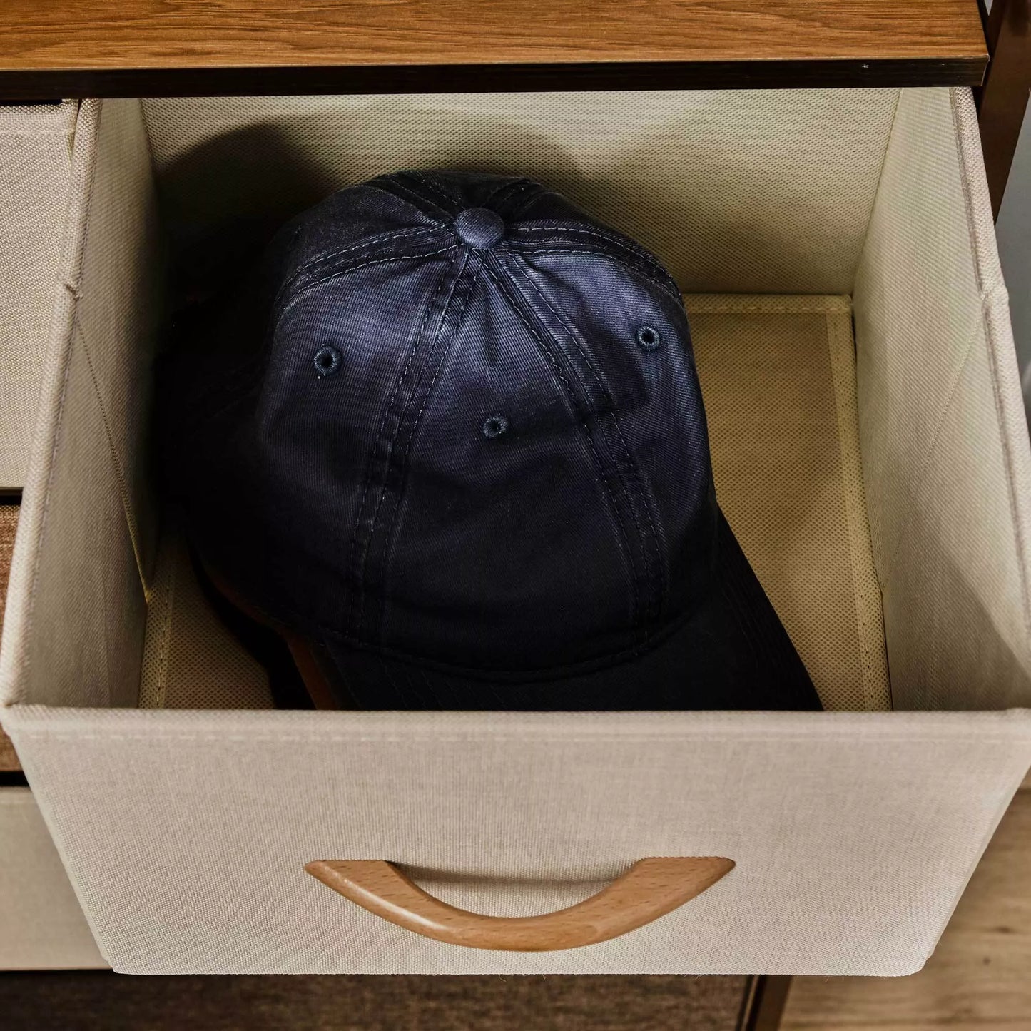 Komoda su 5 sulankstomais audinio stalčiais, lentyna, tvirtu plieniniu rėmu, 58 x 29 x 99 cm