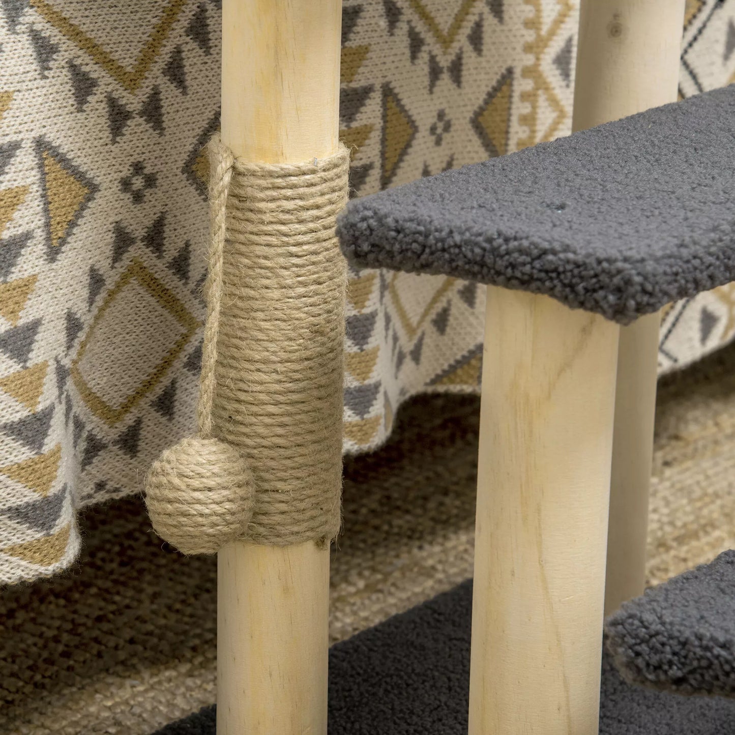 Katės laiptai, nagų galandimo stulpas, trys laipteliai, žaislinis kamuolys, pilkos ir medžio spalvos, 45 x 40 x 48 cm