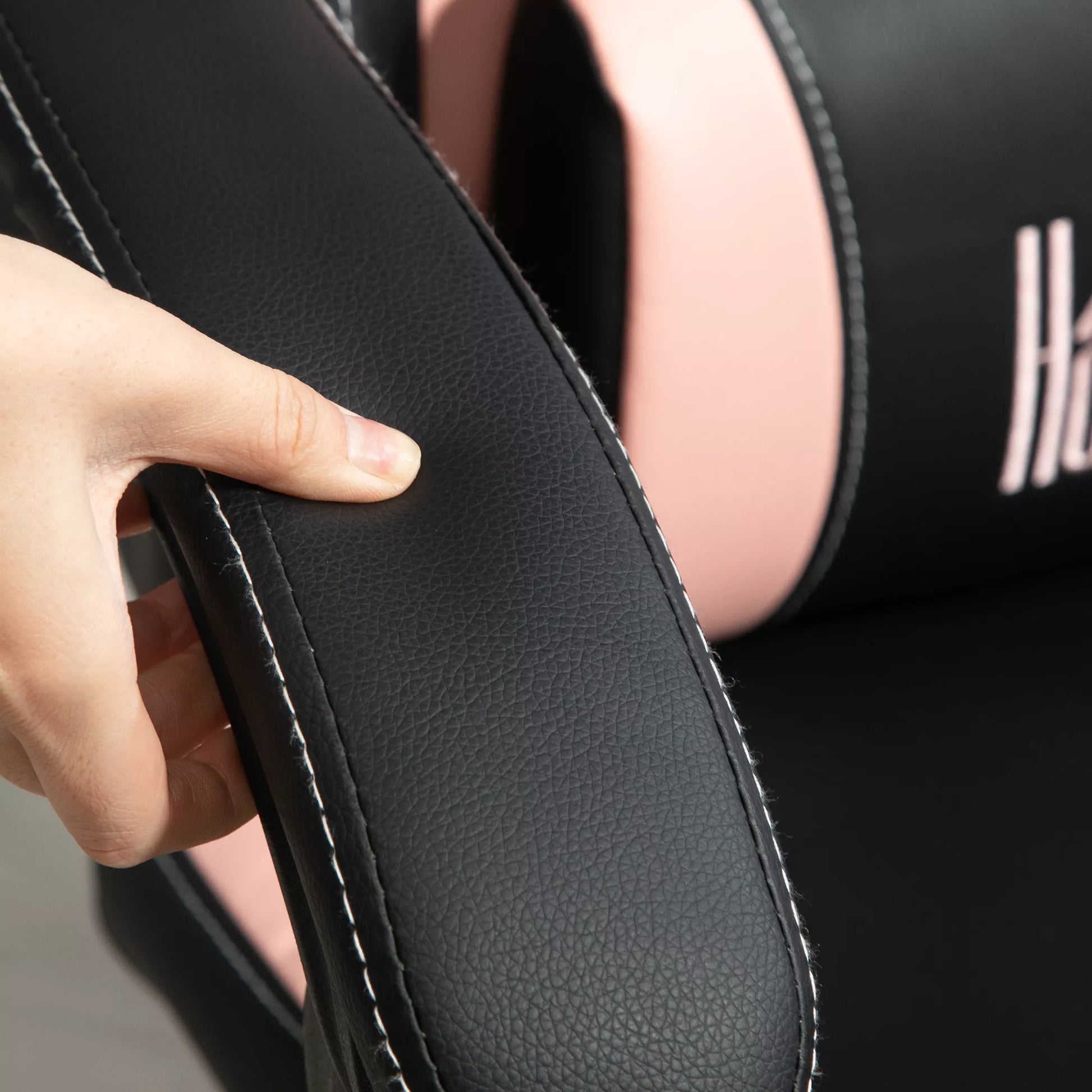 Žaidimų kėdė su kačių ausimis, atlenkiama atlošimo atrama, ištraukiama kojų atrama, iki 120 kg, rožinė/juoda