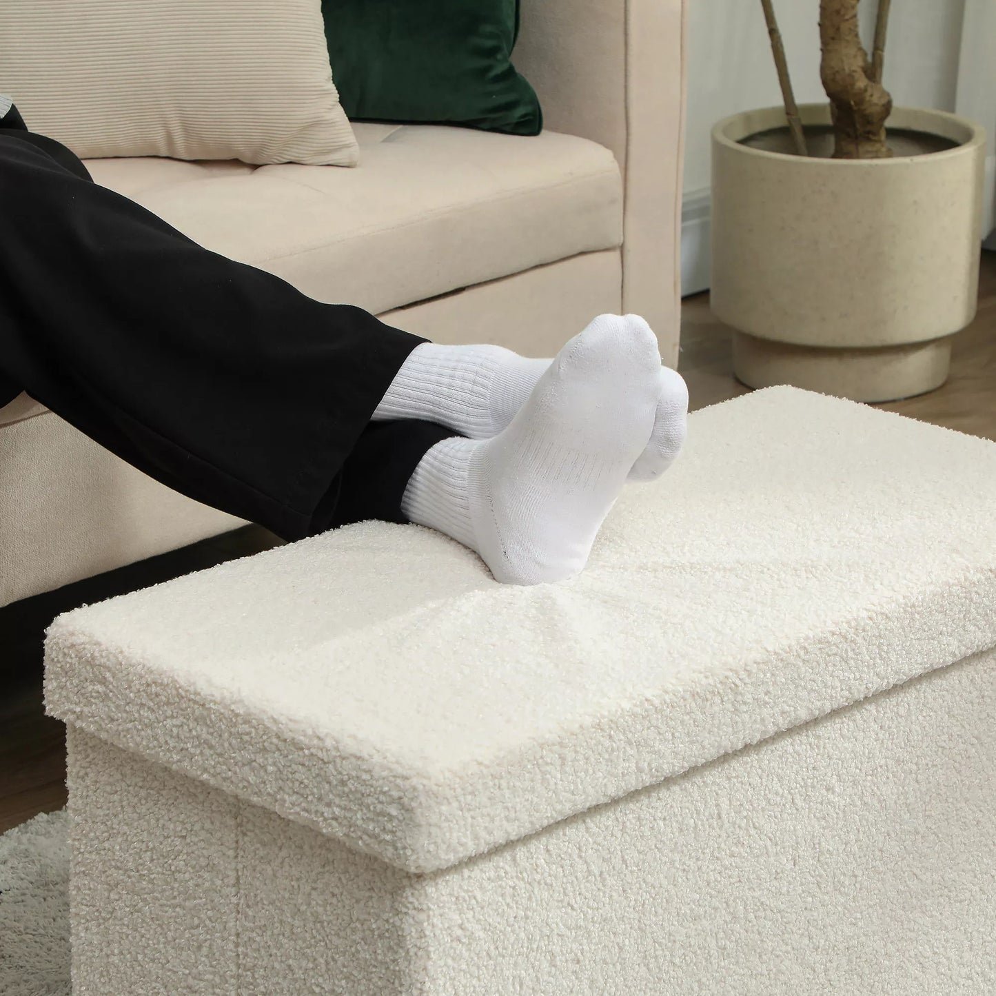 Sandeliukų pufas, minkštas suoliukas su daiktadėže ir dangčiu svetainei, miegamajam, koridoriui, kreminės baltos spalvos