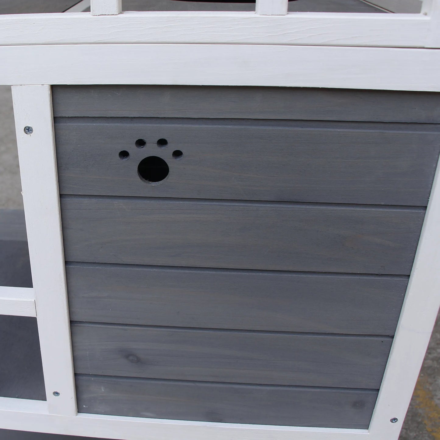 Katės namelis, eglės mediena, lauko katės būda su terasa, katės guolis, 4 aukštai, katės vila su laiptais, asfaltinis stogas, atsparus žiemai, smulkių gyvūnėlių namelis, pilkas, 75,5 x 75 x 137 cm