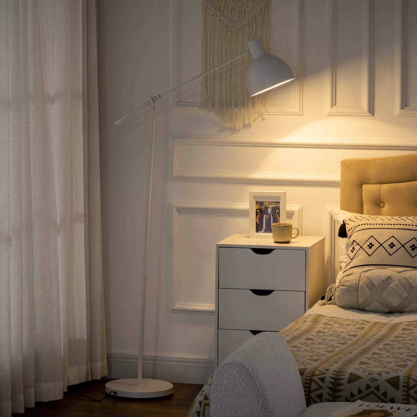 Pastatomas šviestuvas industrinio dizaino, reguliuojamo aukščio, su kojiniu jungikliu; 30 cm x 30 cm x 131 cm, juodas