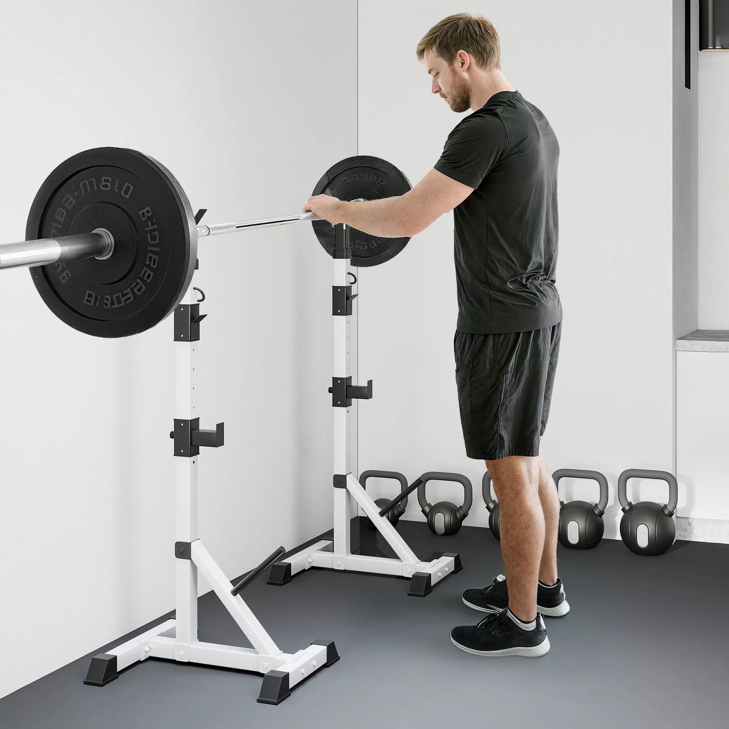 2 vnt. svarmenų stovas, 3 lygmenų, reguliuojamas aukštis, plieninė svarmenų lentyna, atlaiko iki 200 kg, sidabrinė+juoda