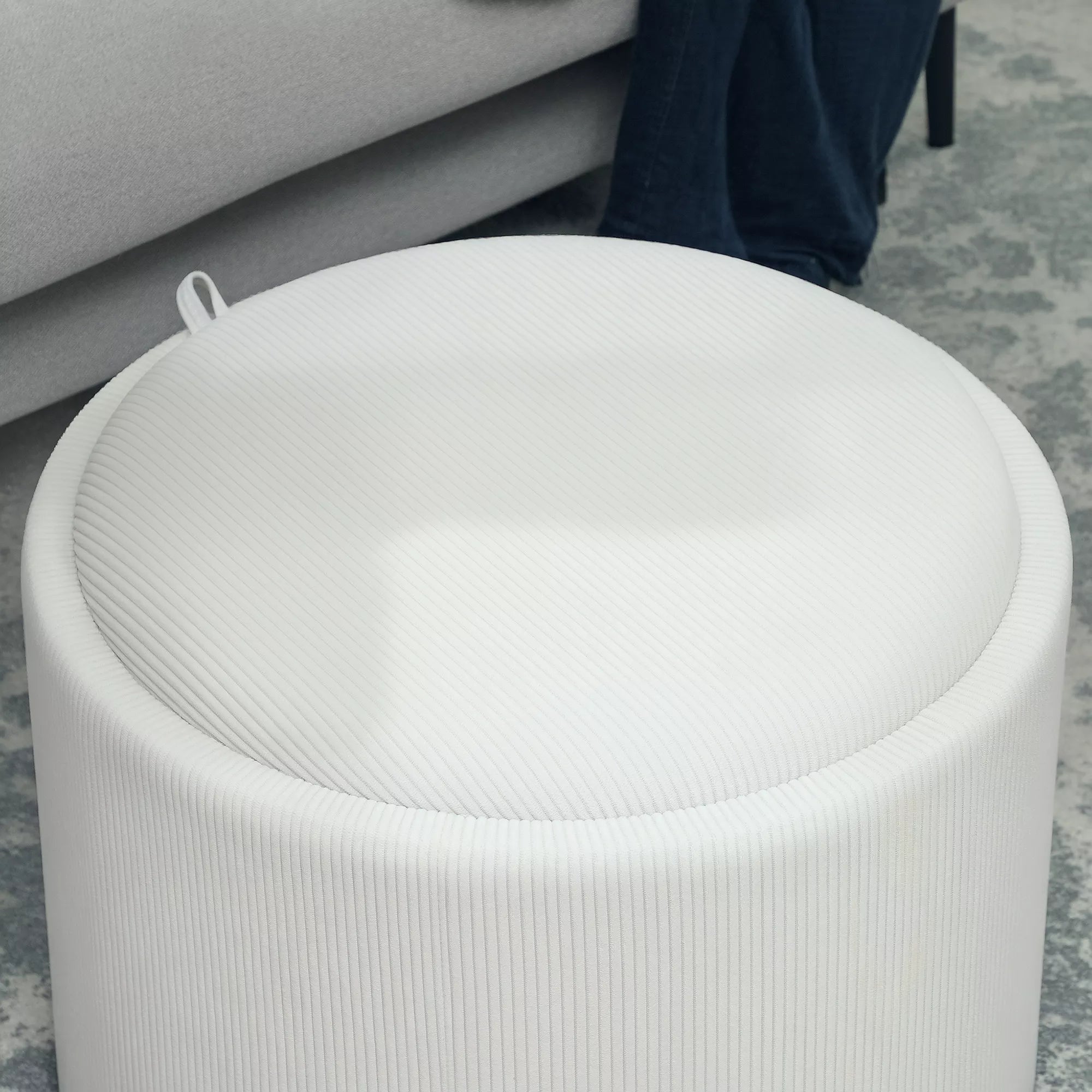 Sėdimoji dėžė su saugojimo vieta, apvali, kojų atrama, velvetas, MDF, kreminė balta